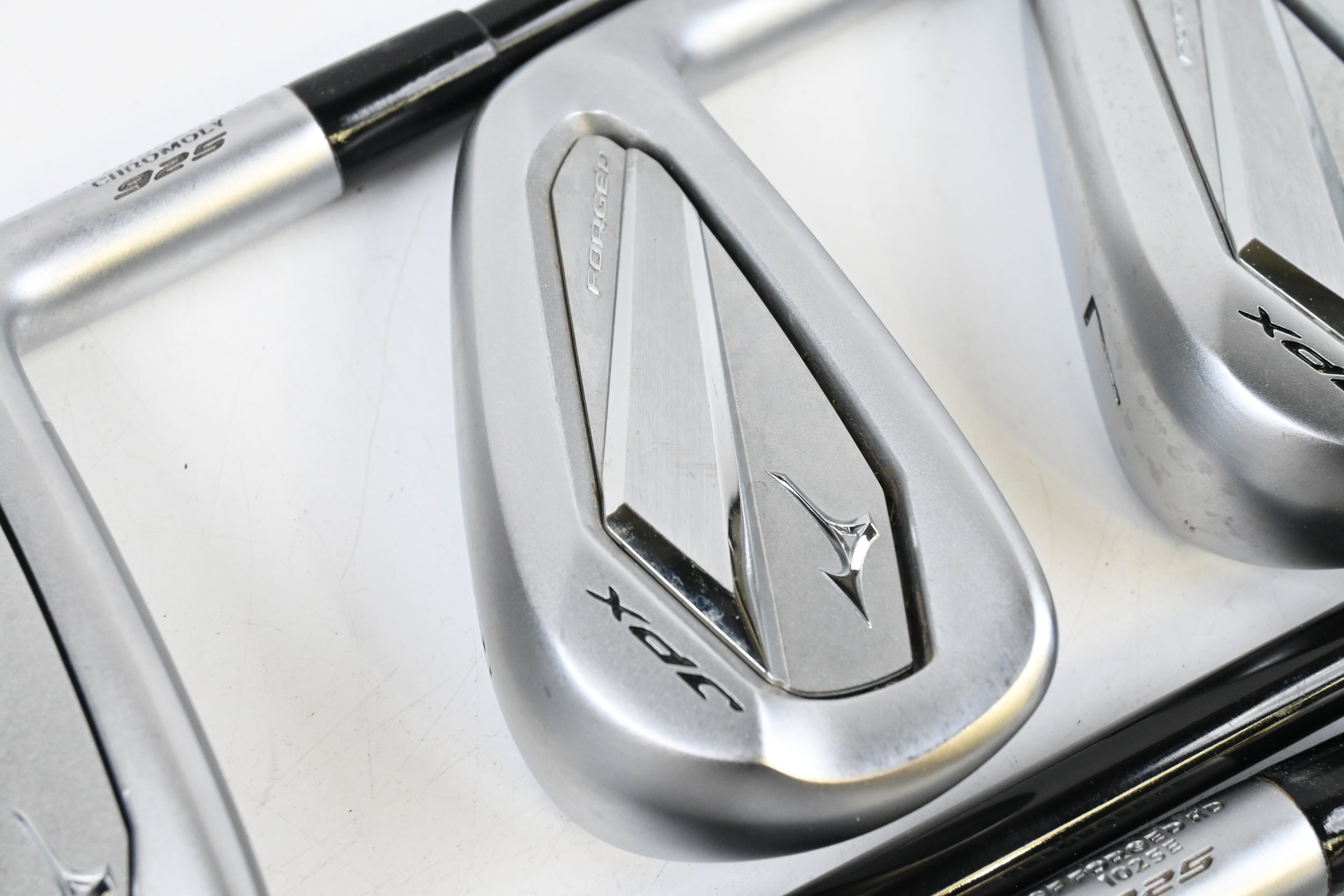 Mizuno JPX 925 Forged Irons / 5-PW / Regular Flex MMT Black 85 Shafts