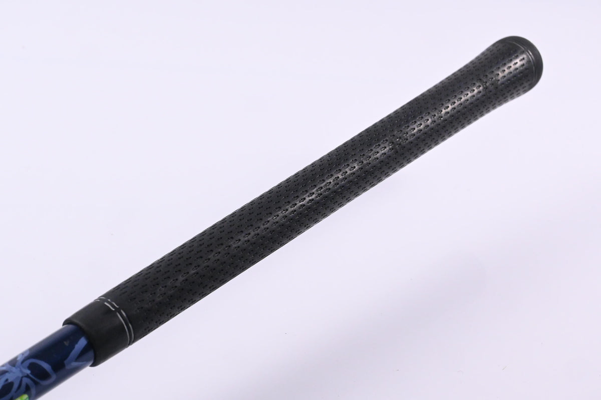 Titleist 915 D2 Driver / 9.5 Degree / Stiff Flex Diamana Kai`li 65 Shaft