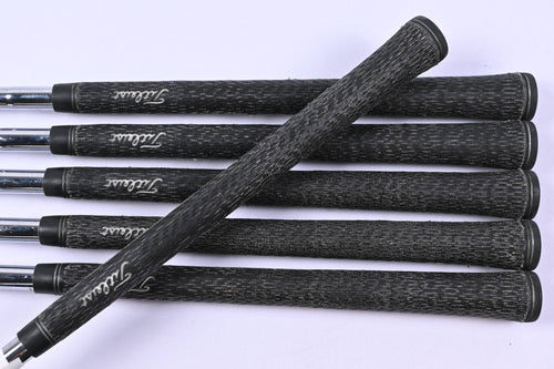 Titleist 690CB Irons / 3-8i / Regular Flex Dynamic Gold R300 Shafts