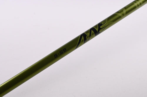 Titleist 905 R Driver / 9.5 Degree / Stiff Flex Aldila NV Green 65 Shaft