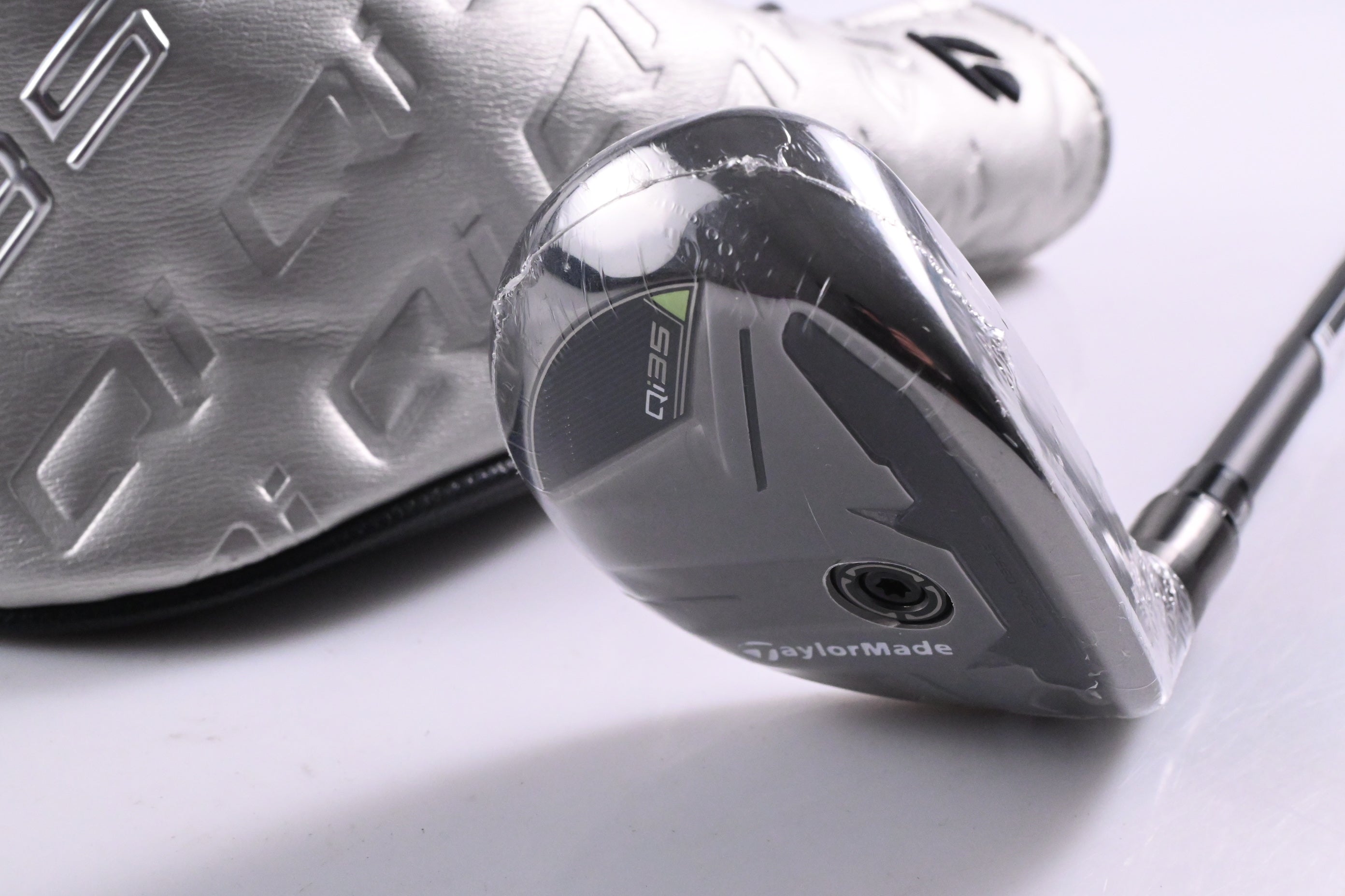 Taylormade Qi35 #4 Hybrid / 22 Degree / Regular Flex Fujikura Ventus Blue 6