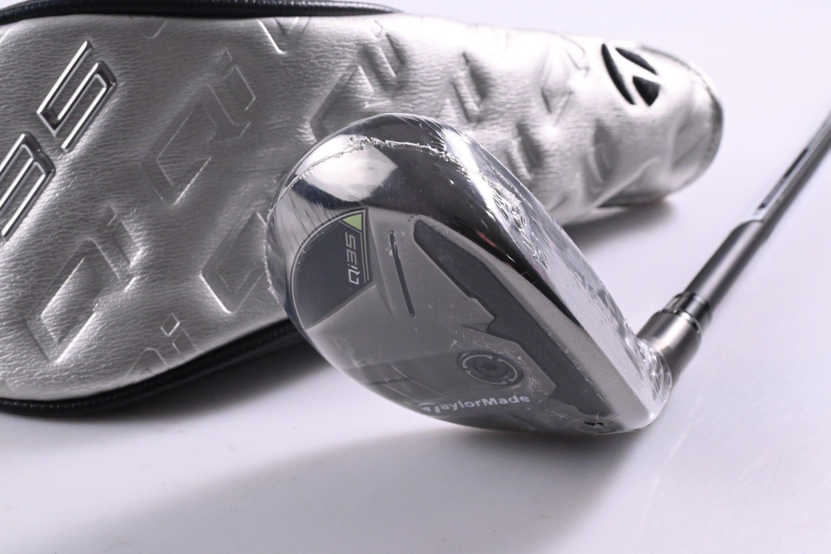 Taylormade Qi35 #4 Hybrid / 22 Degree / Regular Flex Fujikura Ventus Blue 7