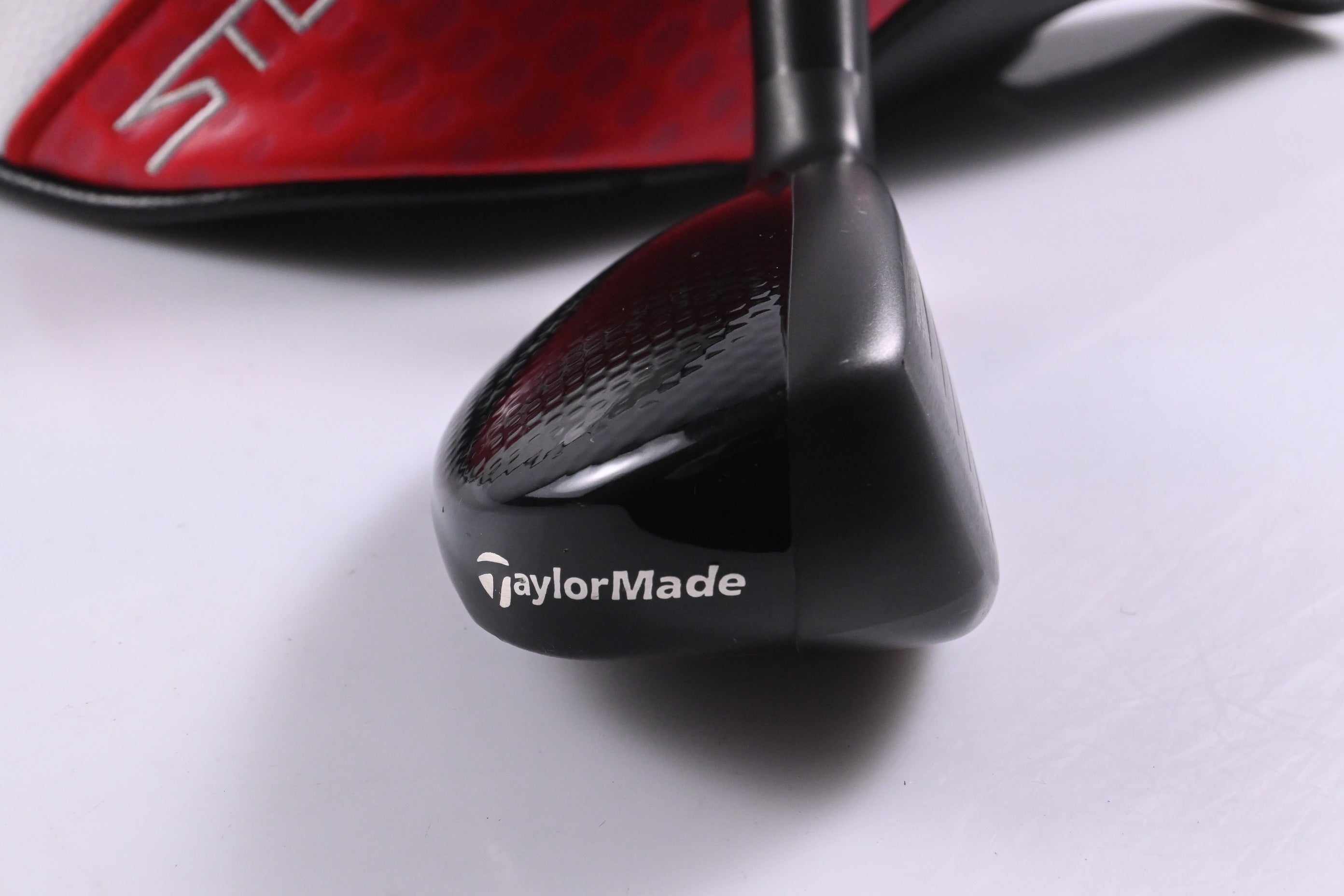 Taylormade Stealth 2 Plus #2 Hybrid / 17 Degree / X-Flex Kai'li Red 95 Shaft