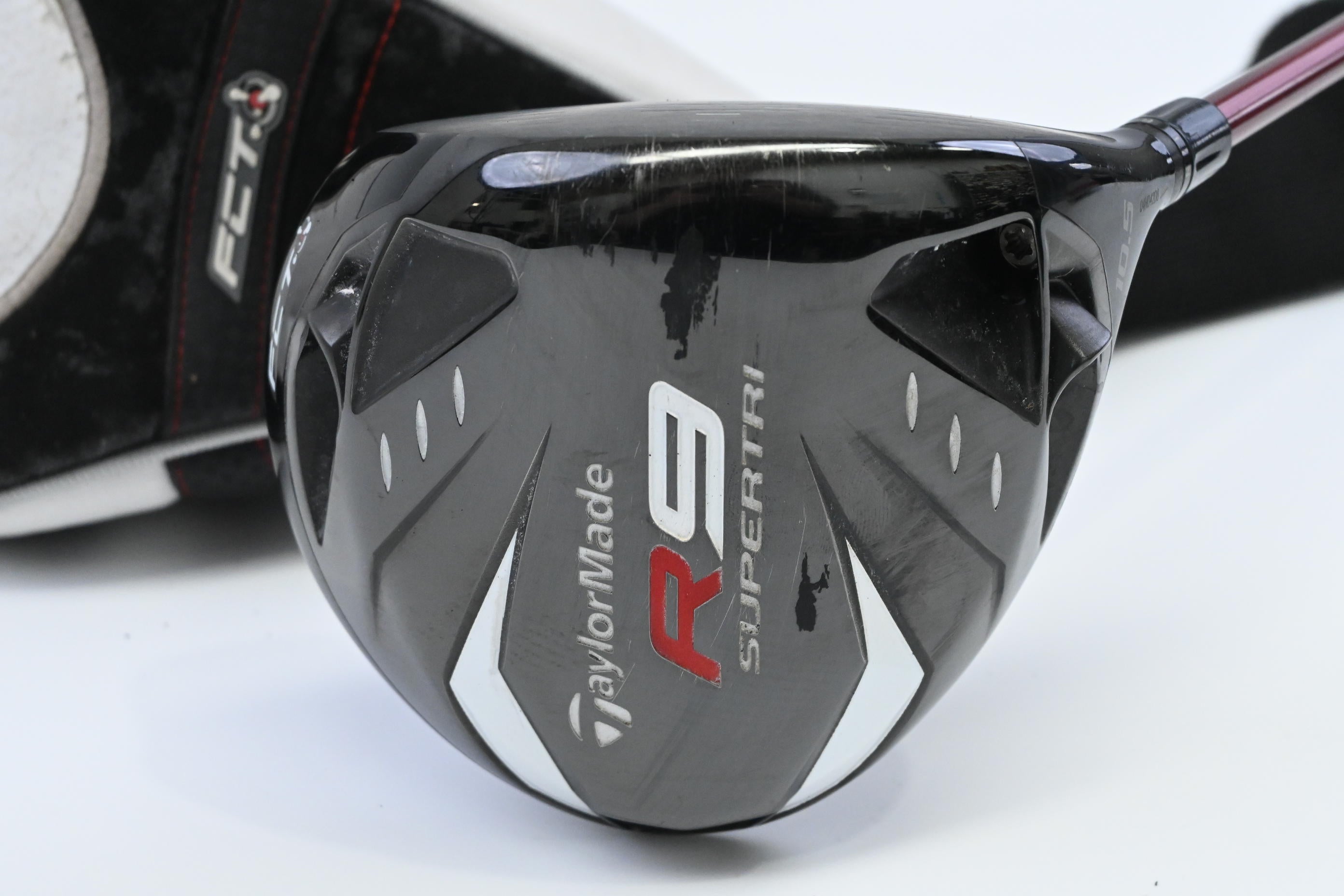 Taylormade R9 Supertri Driver / 10.5 Degree / Regular Flex Fujikura Motore 60