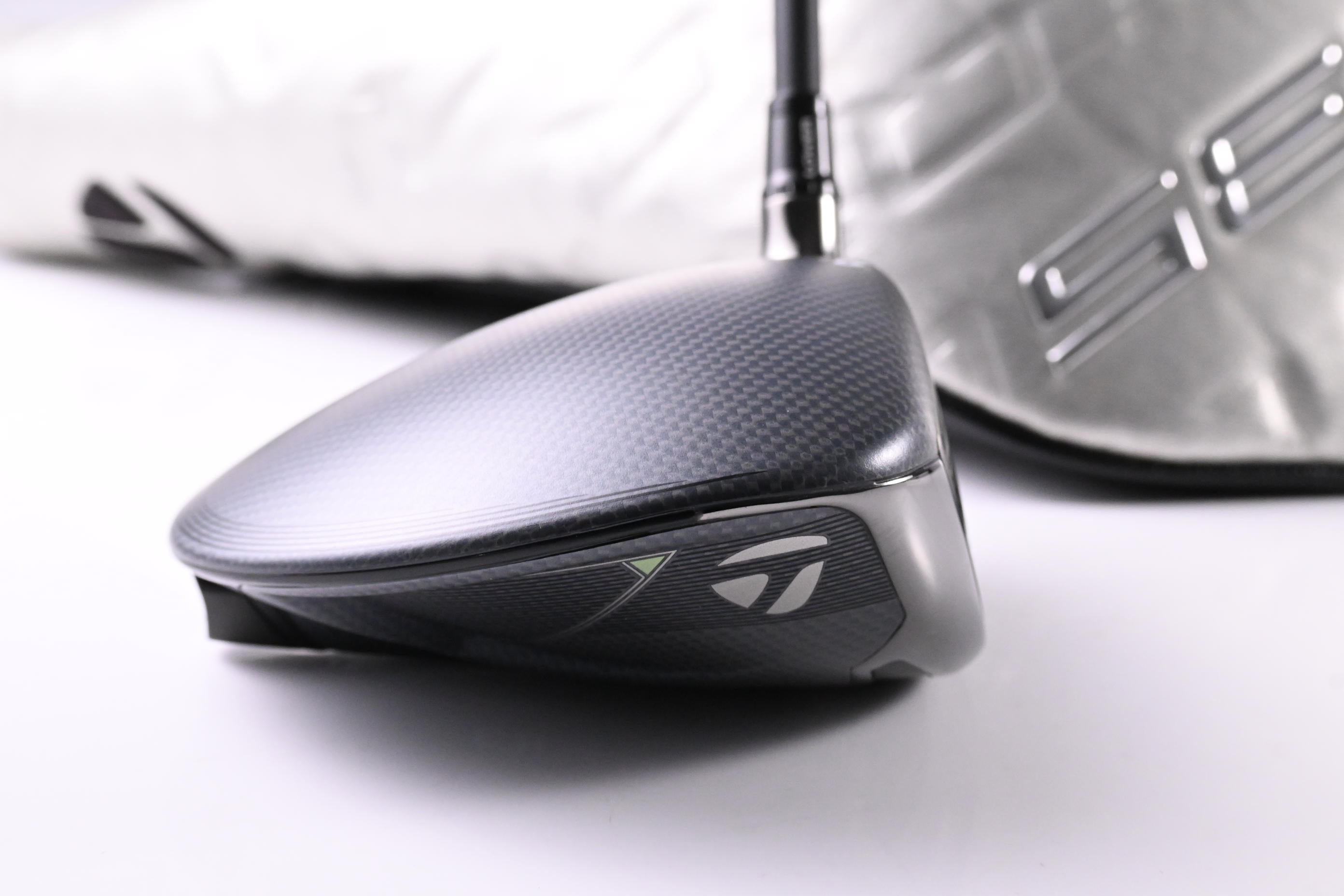 Taylormade Qi35 Driver / 12 Degree / Regular Flex Kai'li Darkwaves Blue CB 60