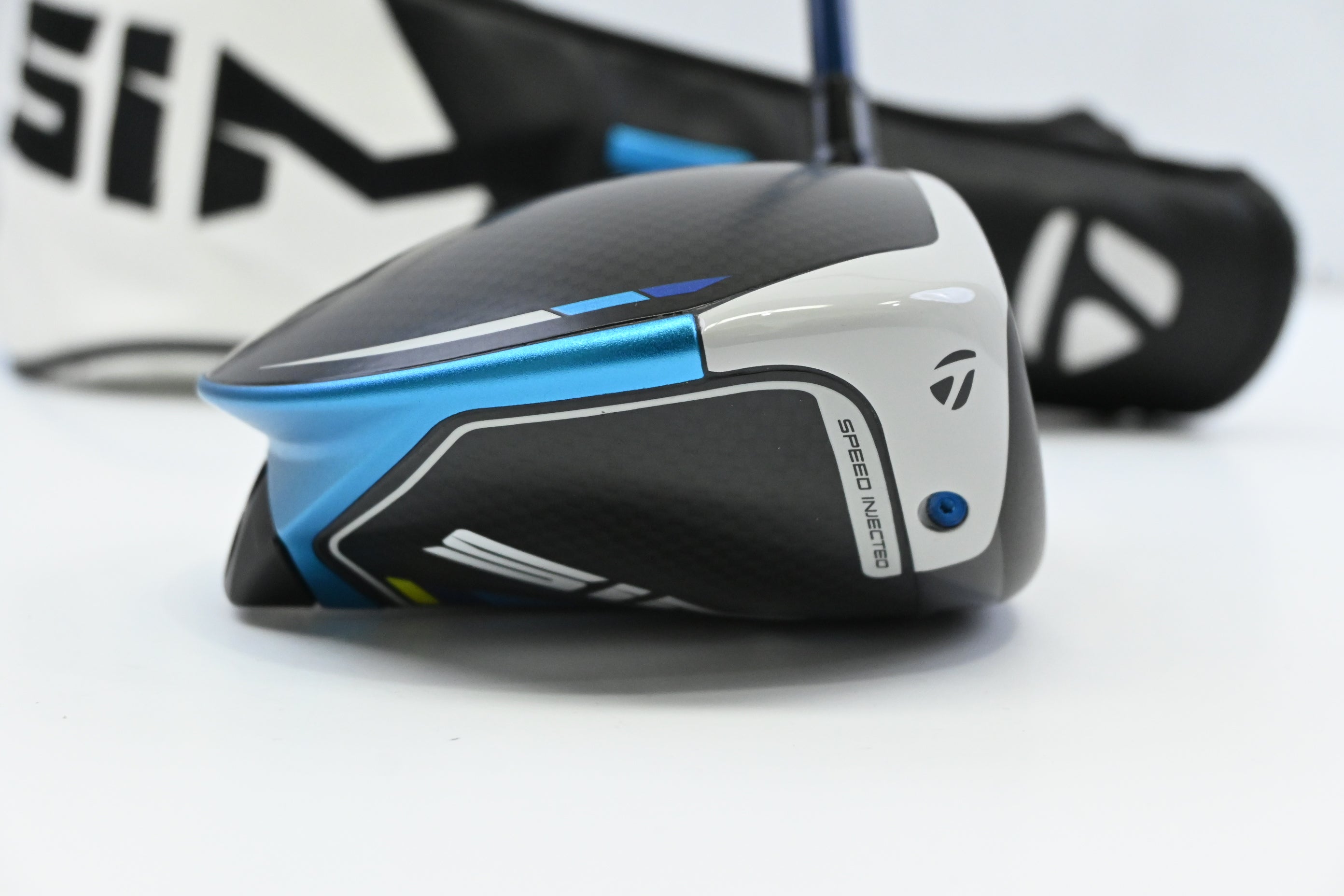 Taylormade SIM2 Max Driver / 10.5 Degree / Regular Flex Fujikura Ventus Blue 5