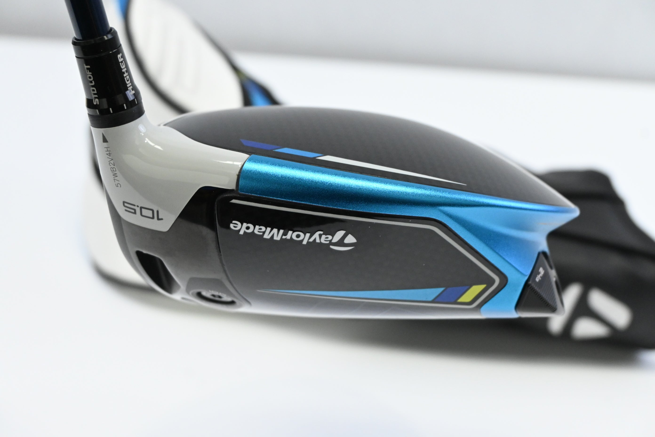 Taylormade SIM2 Max Driver / 10.5 Degree / Regular Flex Fujikura Ventus Blue 5