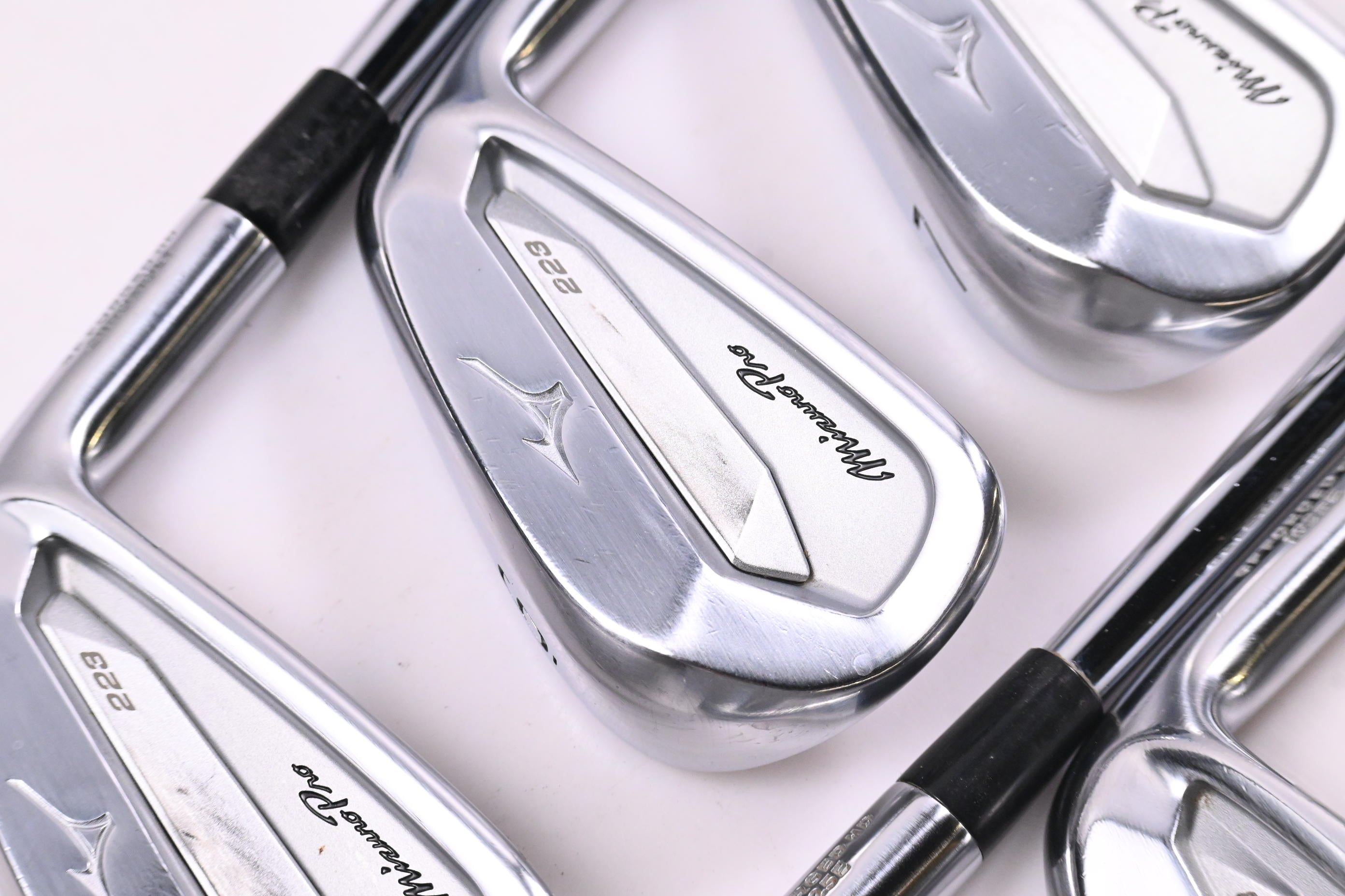 Mizuno Pro 223 Irons / 5-PW / Regular Flex Dynamic Gold 105 R300 Shafts