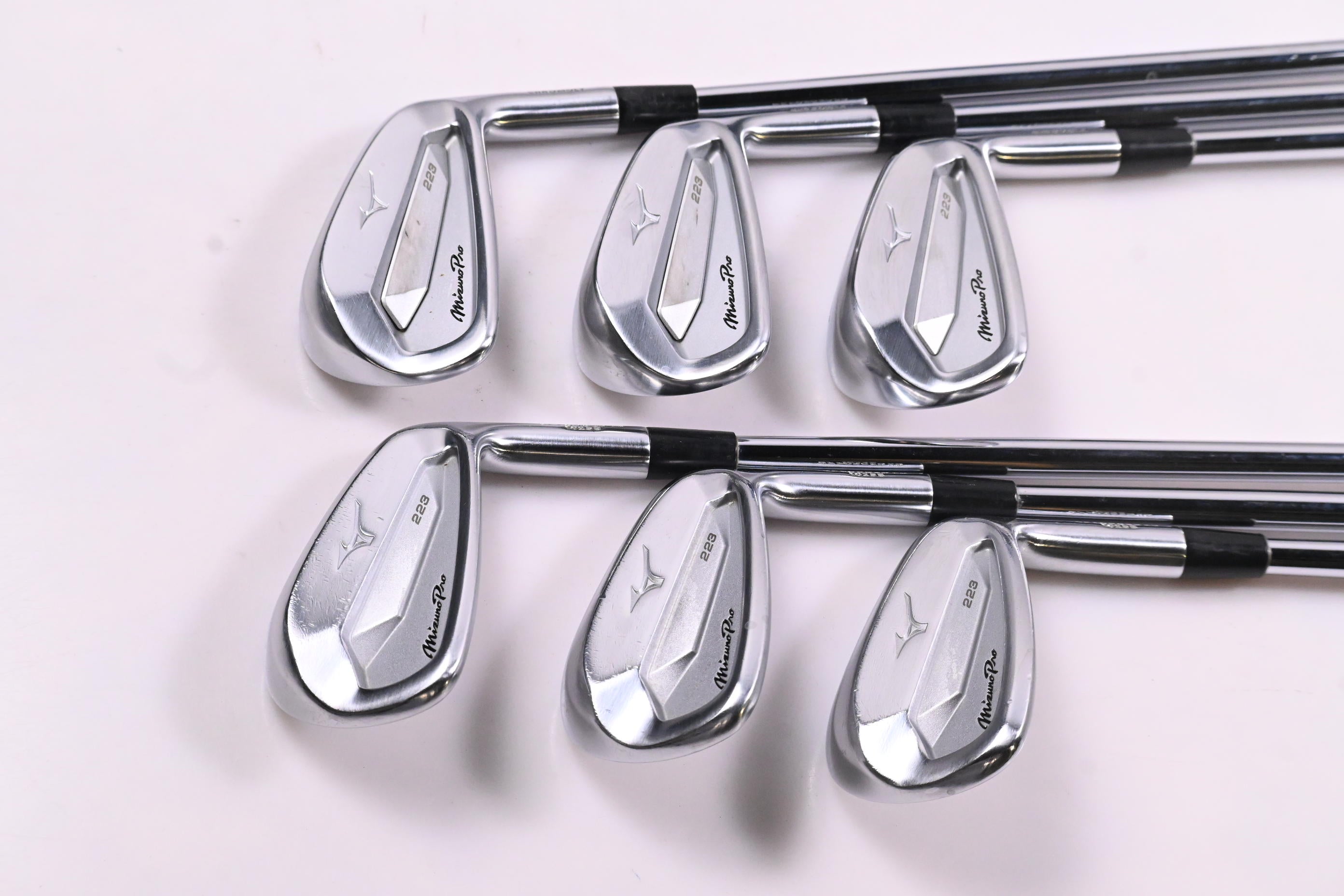 Mizuno Pro 223 Irons / 5-PW / Regular Flex Dynamic Gold 105 R300 Shafts