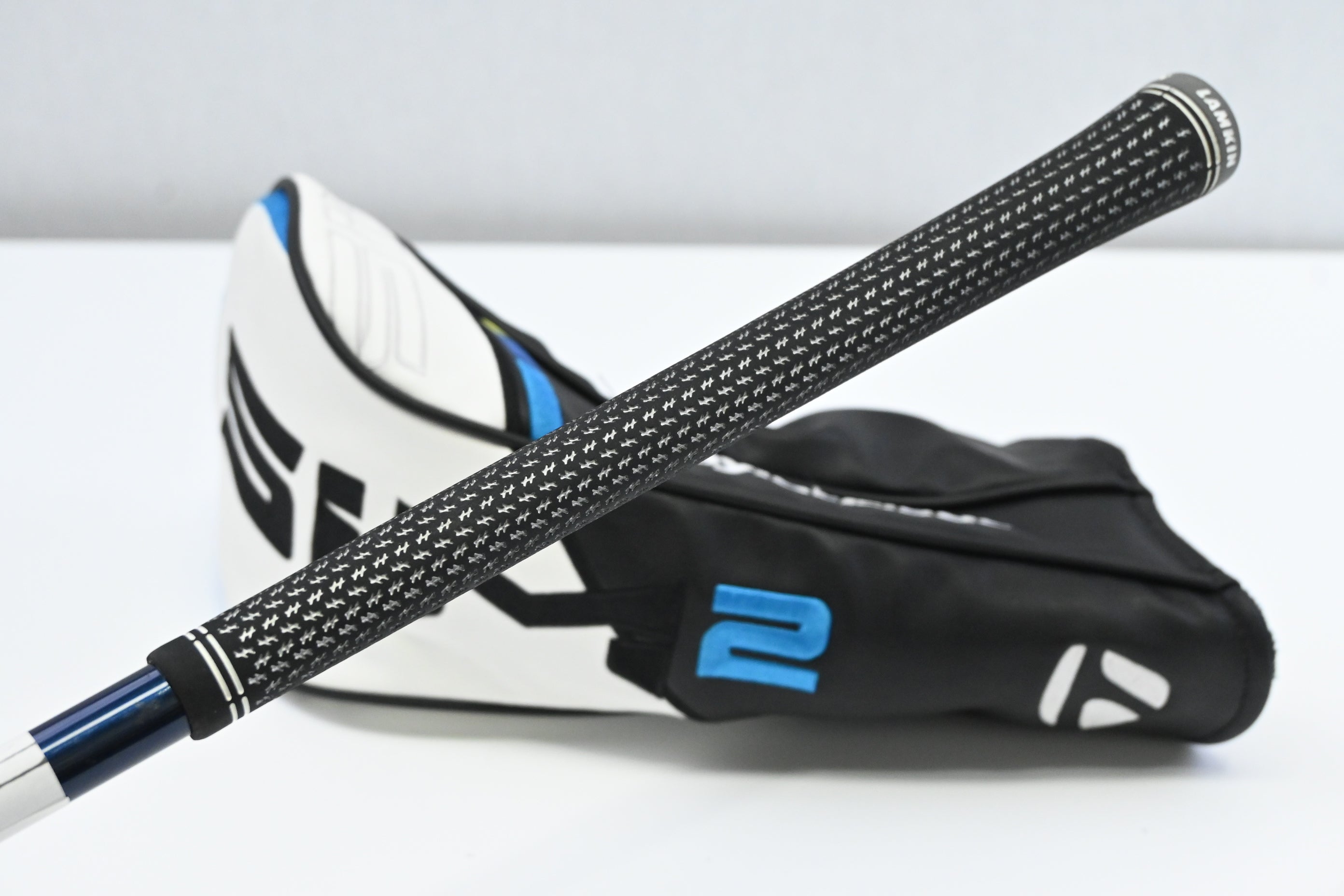 Taylormade SIM2 Max Driver / 10.5 Degree / Regular Flex Fujikura Ventus Blue 5