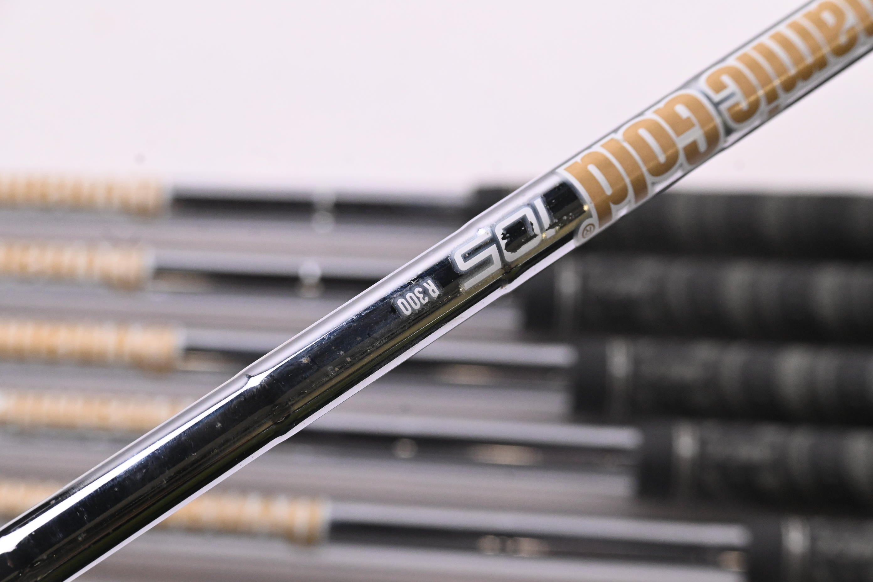 Mizuno Pro 223 Irons / 5-PW / Regular Flex Dynamic Gold 105 R300 Shafts