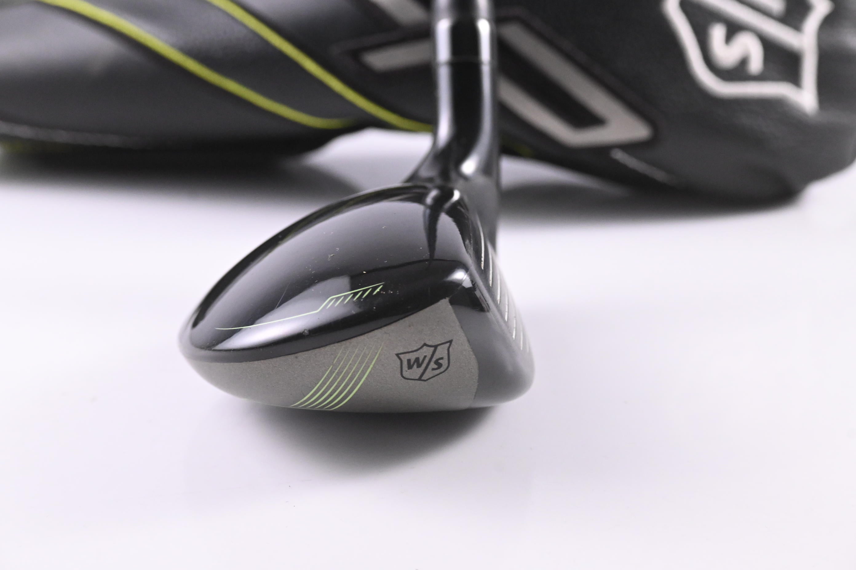Ladies Wilson Launch Pad 2022 #4 Hybrid / 22.5 Degree / Ladies Flex Recoil Dart