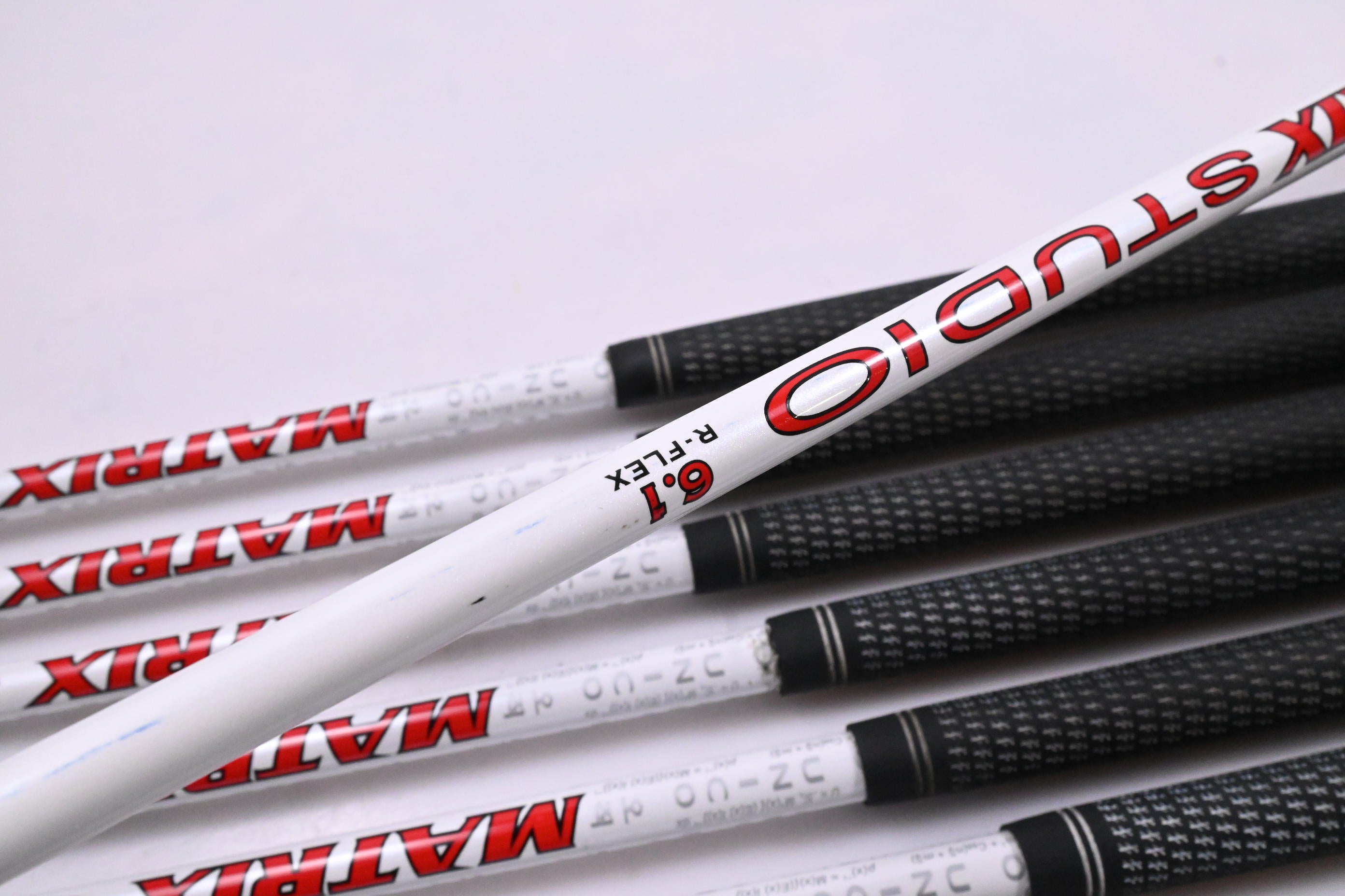 Wilson D100 Irons / 4-PW+SW / Regular Flex Matrix Studio 6.1 Shafts