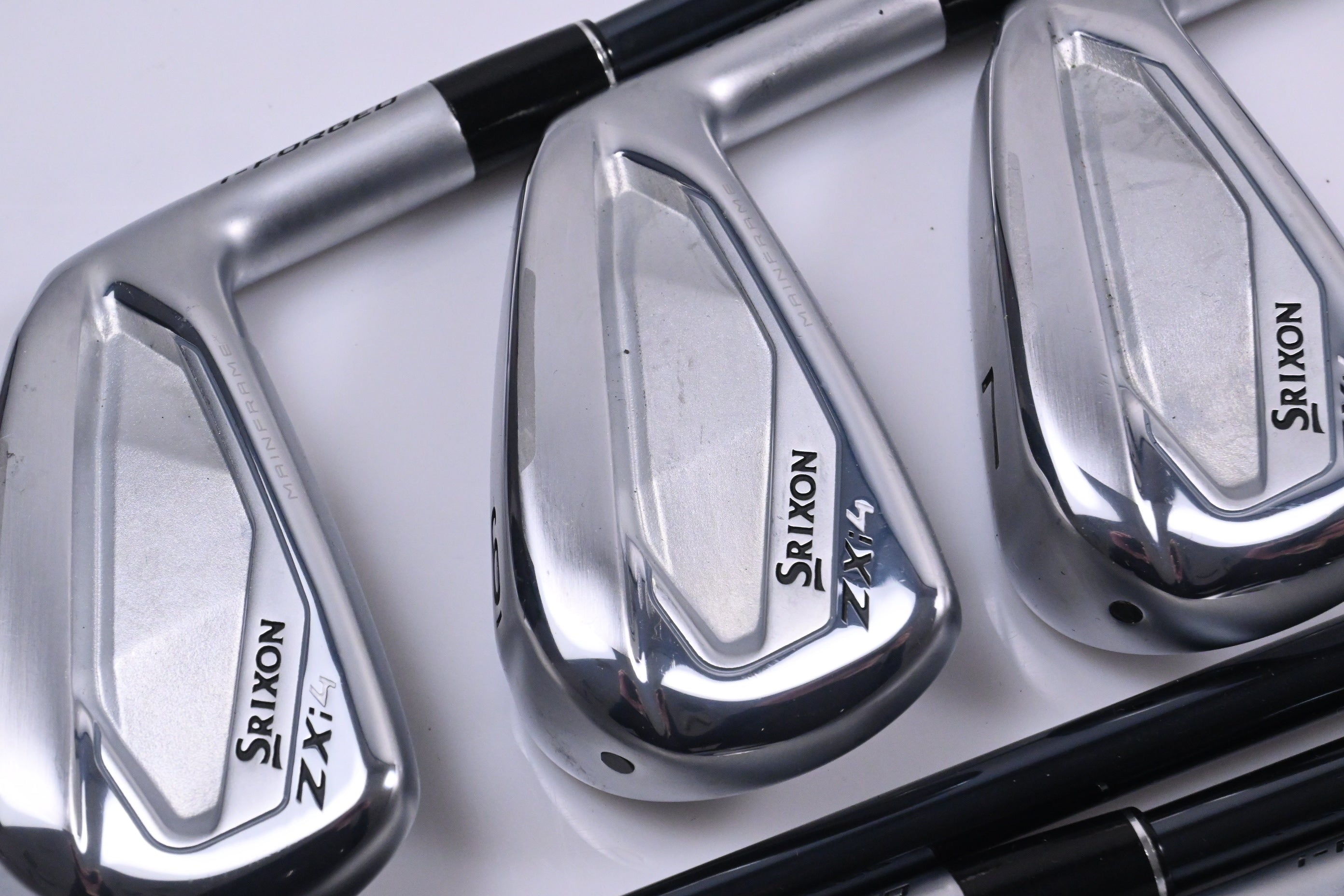 Srixon ZXi4 Irons / 5-PW+GW / Regular Flex UST Mamiya Recoil Dart 65 Shafts