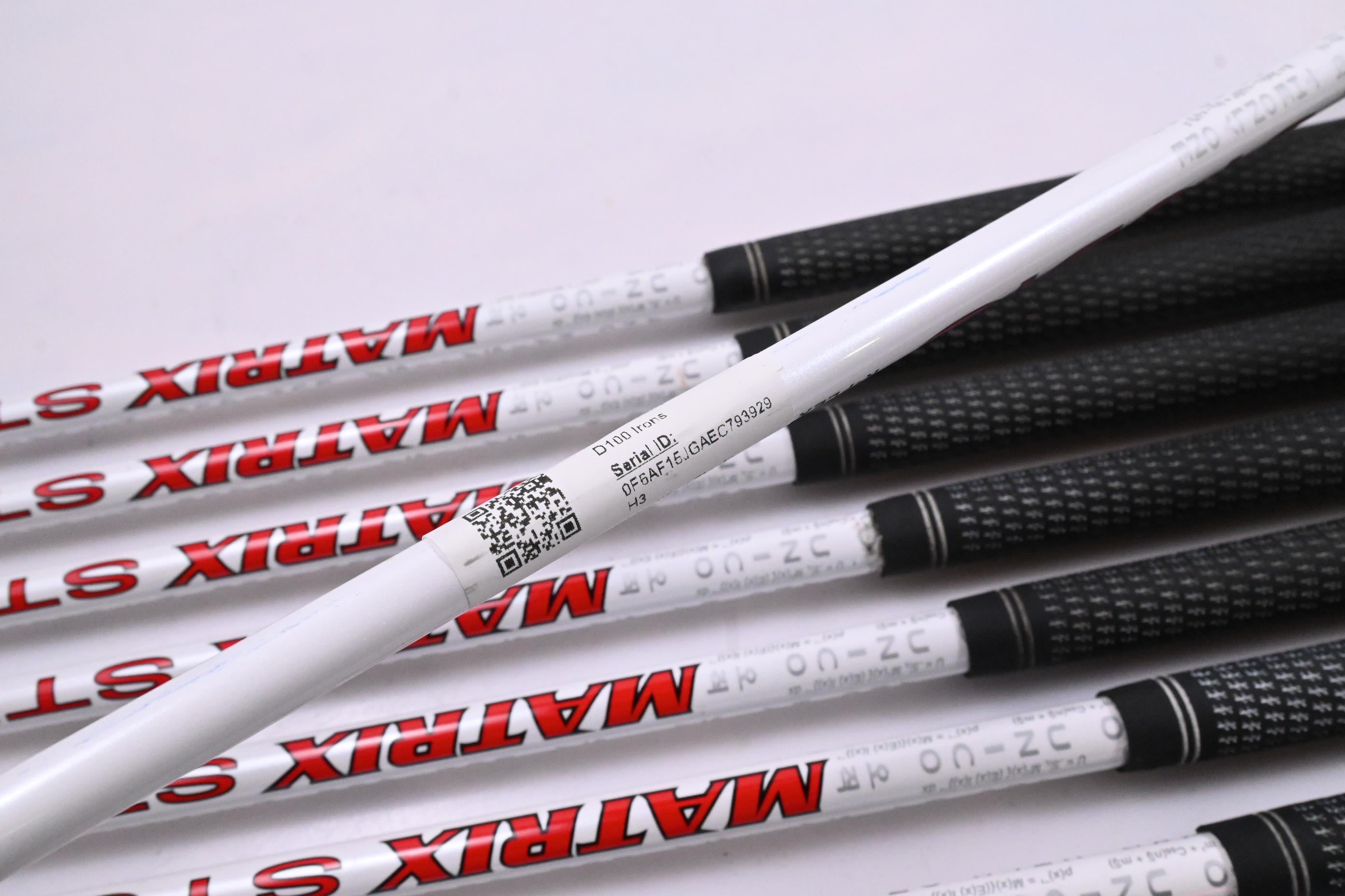 Wilson D100 Irons / 4-PW+SW / Regular Flex Matrix Studio 6.1 Shafts