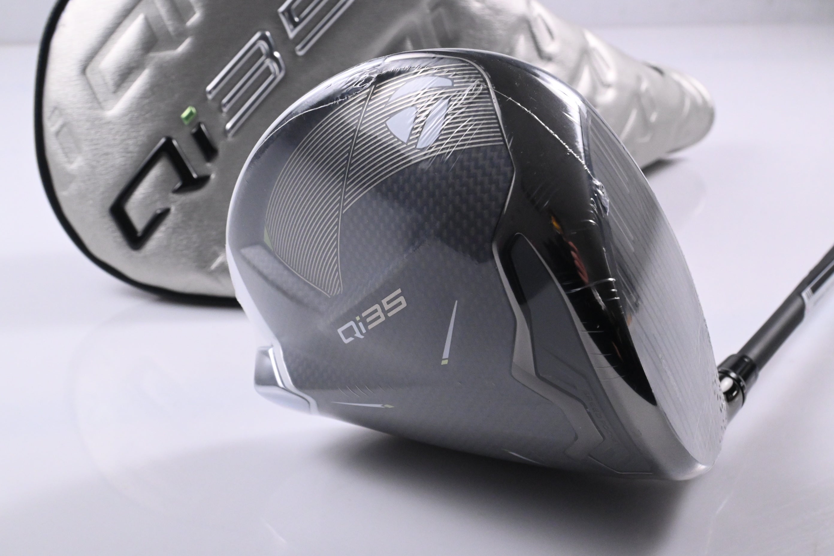 Taylormade Qi35 Max Lite Driver / 10.5 Degree / Regular Flex Vanquish 4 Shaft