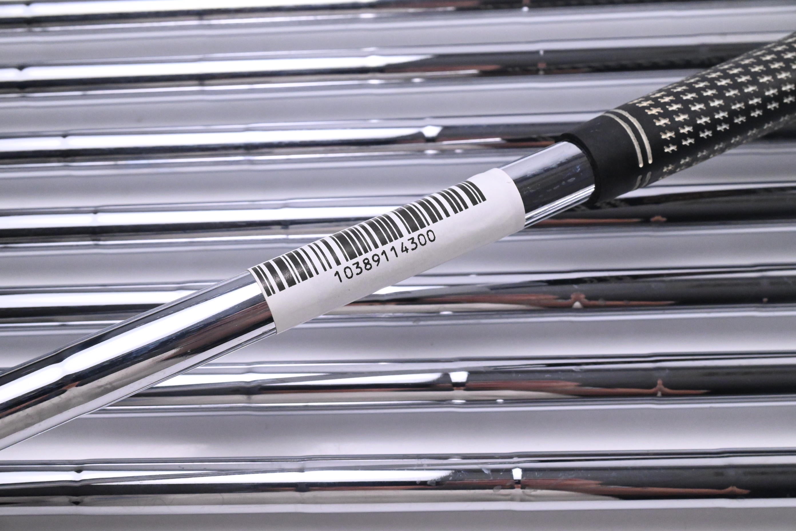 Titleist 695 Forged Irons / 3-PW / Stiff Flex Titleist Dynamic Gold Shafts