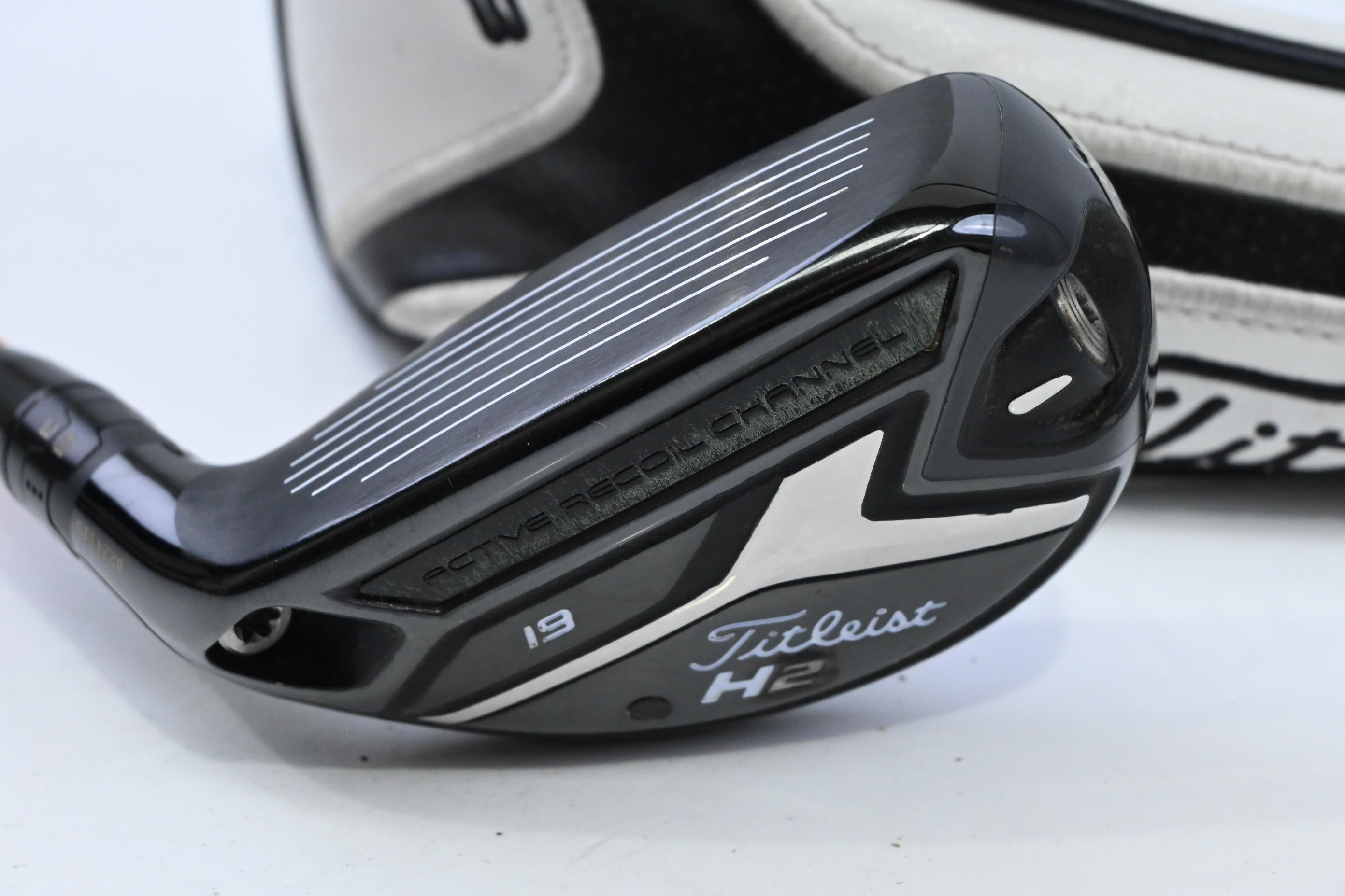 Titleist 818 H2 #3 Hybrid / 19 Degree / X-Flex Graphite Design Tour AD DI-85