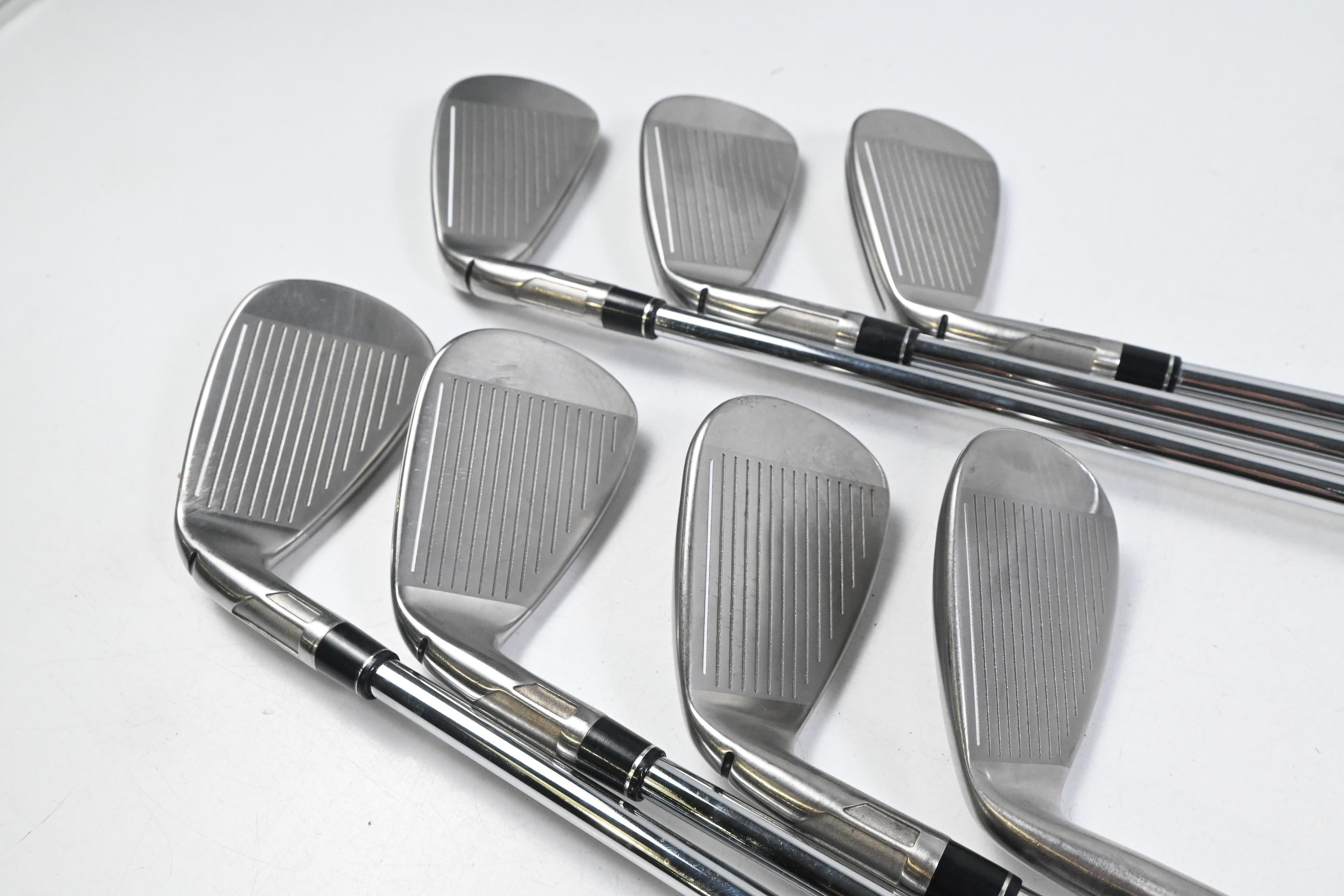 Taylormade SIM2 Max Irons / 5-PW+SW / Regular Flex KBS MAX MT 85 Shafts
