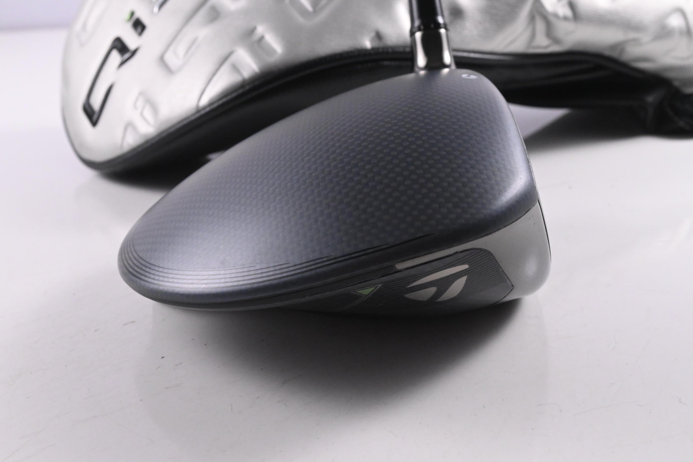 Taylormade Qi35 Driver / 9 Degree / Regular Flex Reax Blue 40 Shaft