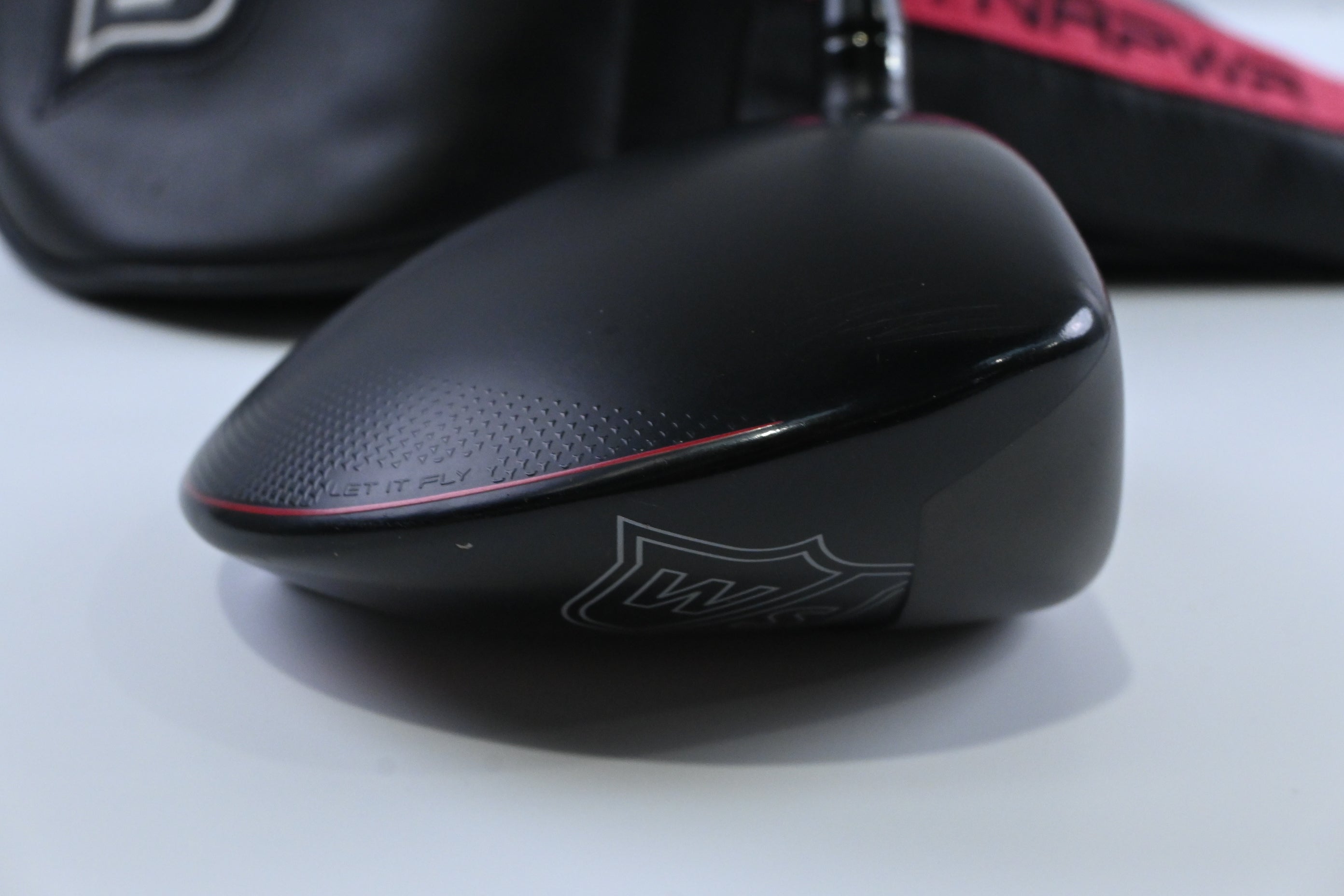 Wilson Dynapower Carbon 2023 Driver / 10.5 Degree / Regular Flex HZRDUS Smoke 50