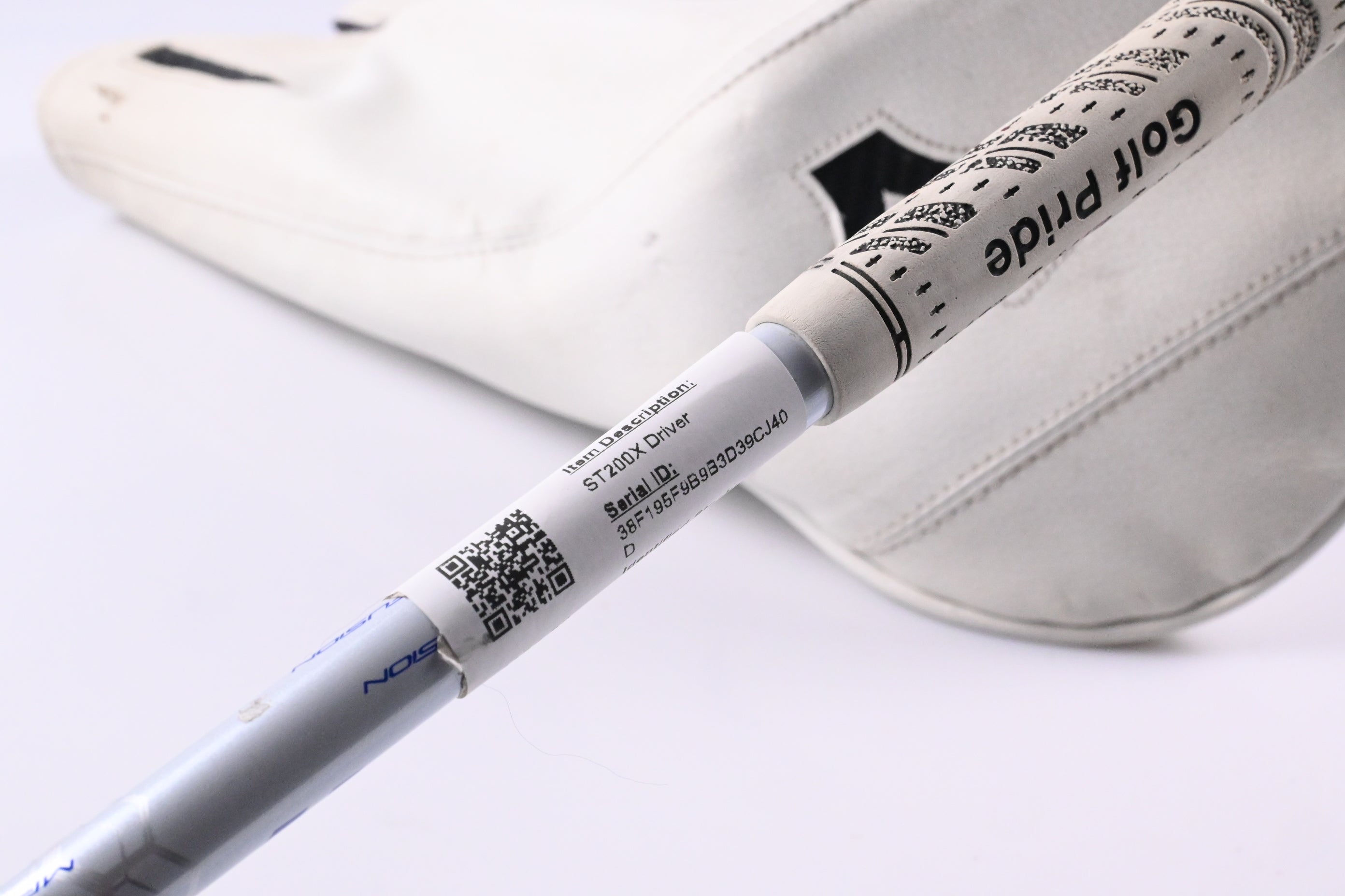 Mizuno ST200X Driver / 10.5 Degree / Regular Flex MFusion D39 Shaft