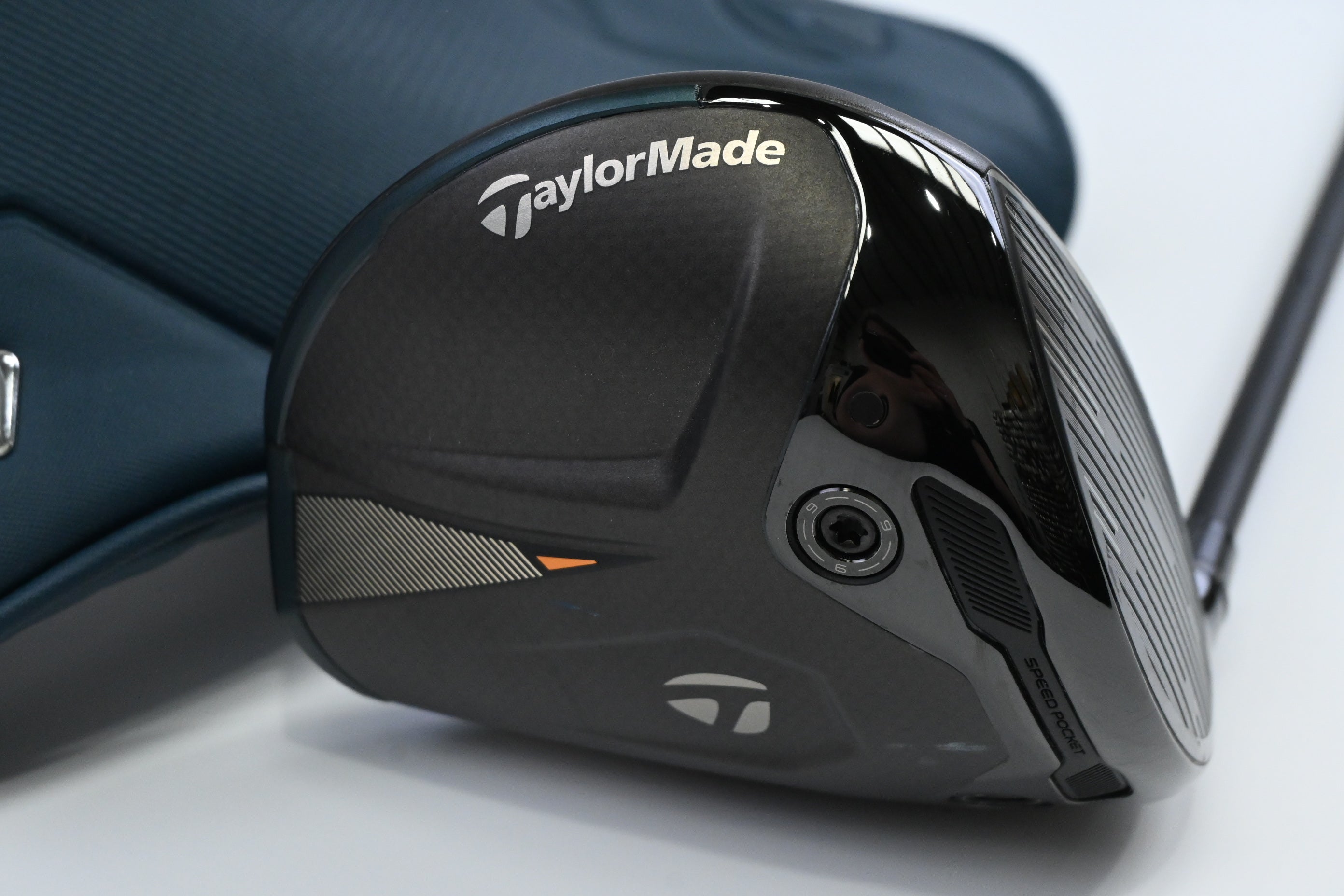 Taylormade Qi4D Driver / 9 Degree / X-Flex Kai'li Dark Waves Blue 60 Shaft