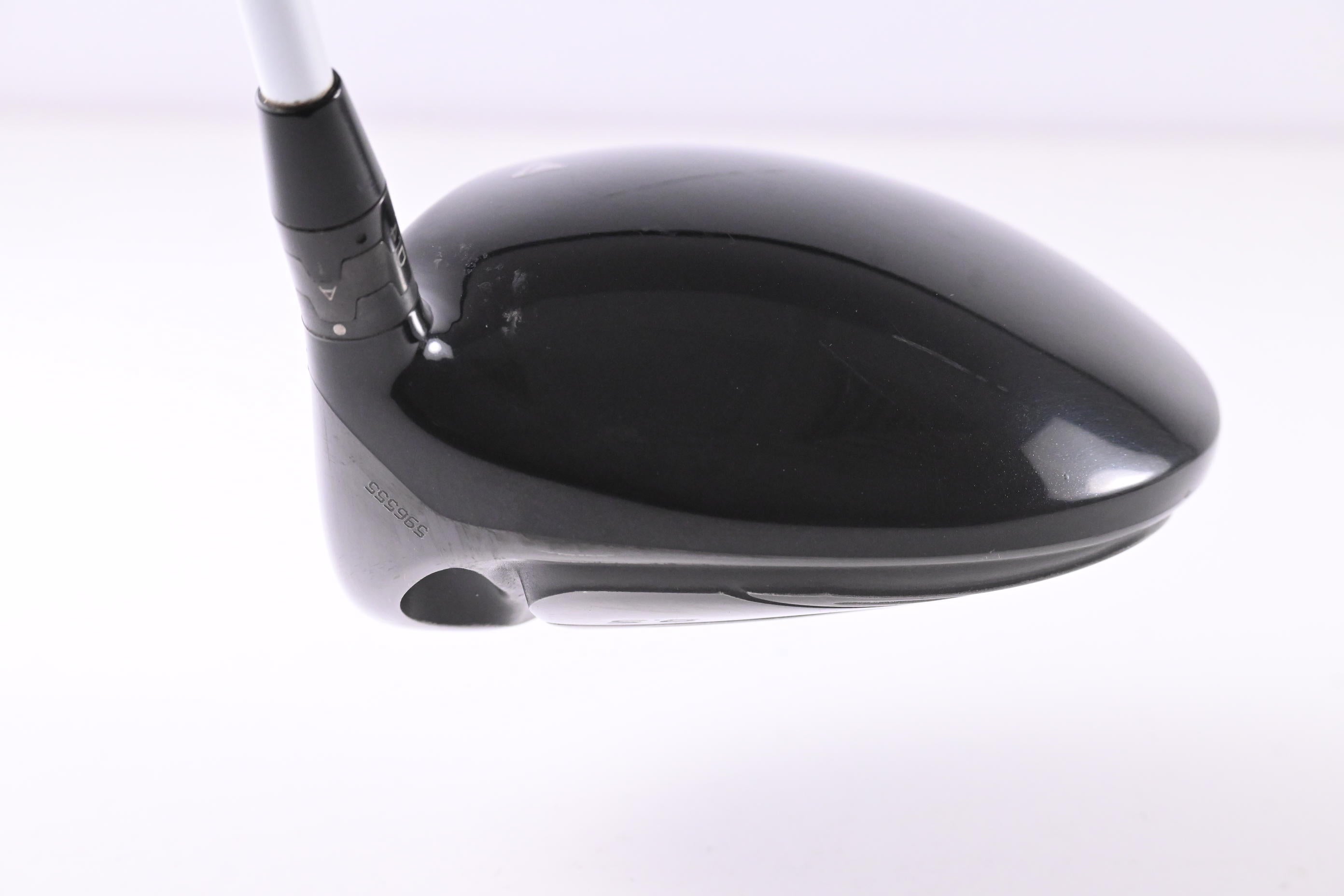 Titleist 915 D3 Driver / 9.5 Degree / Stiff Flex Aldila Rogue Silver 60 Shaft