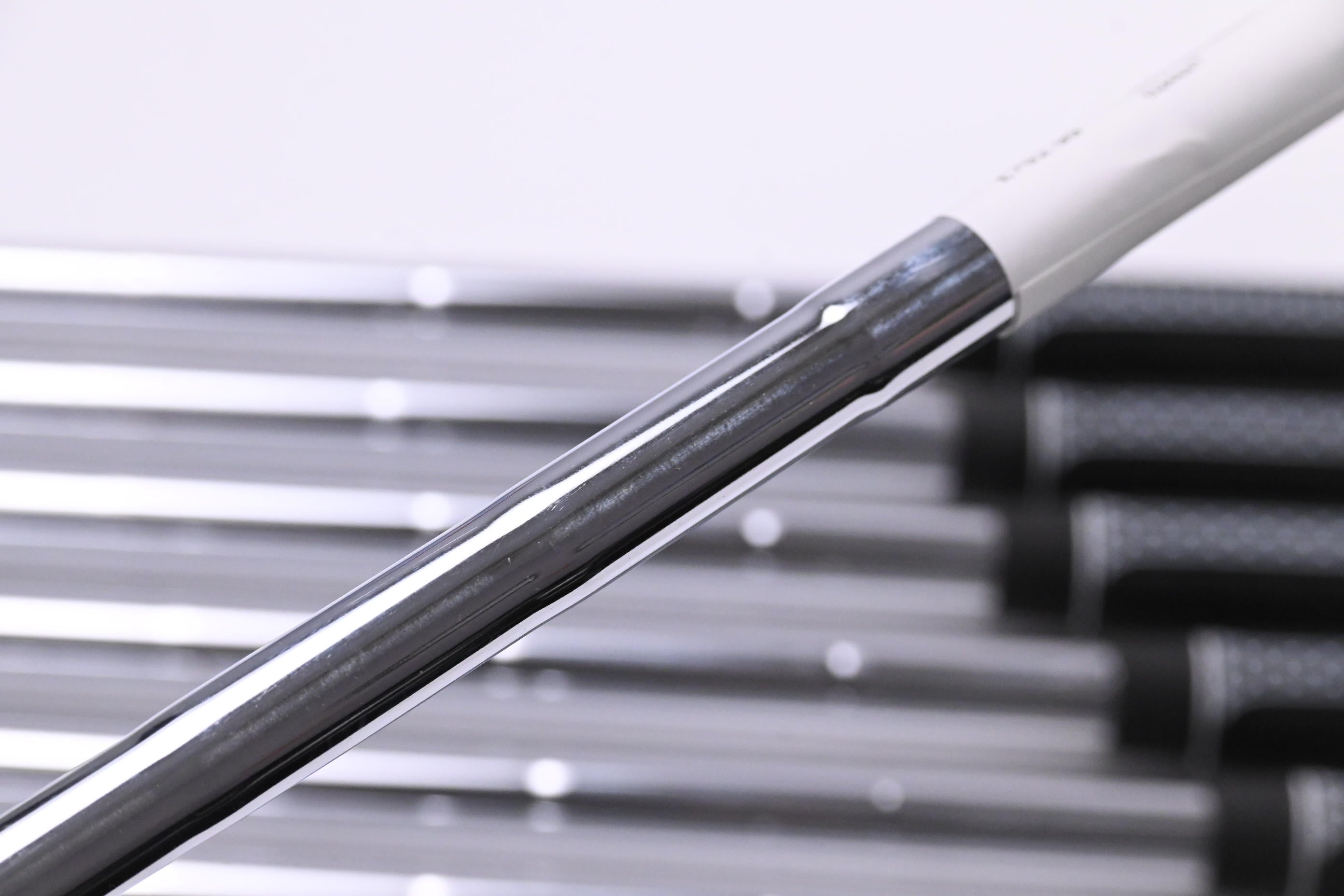 Taylormade Qi Irons / 4-PW+GW / Regular Flex Steel Shafts