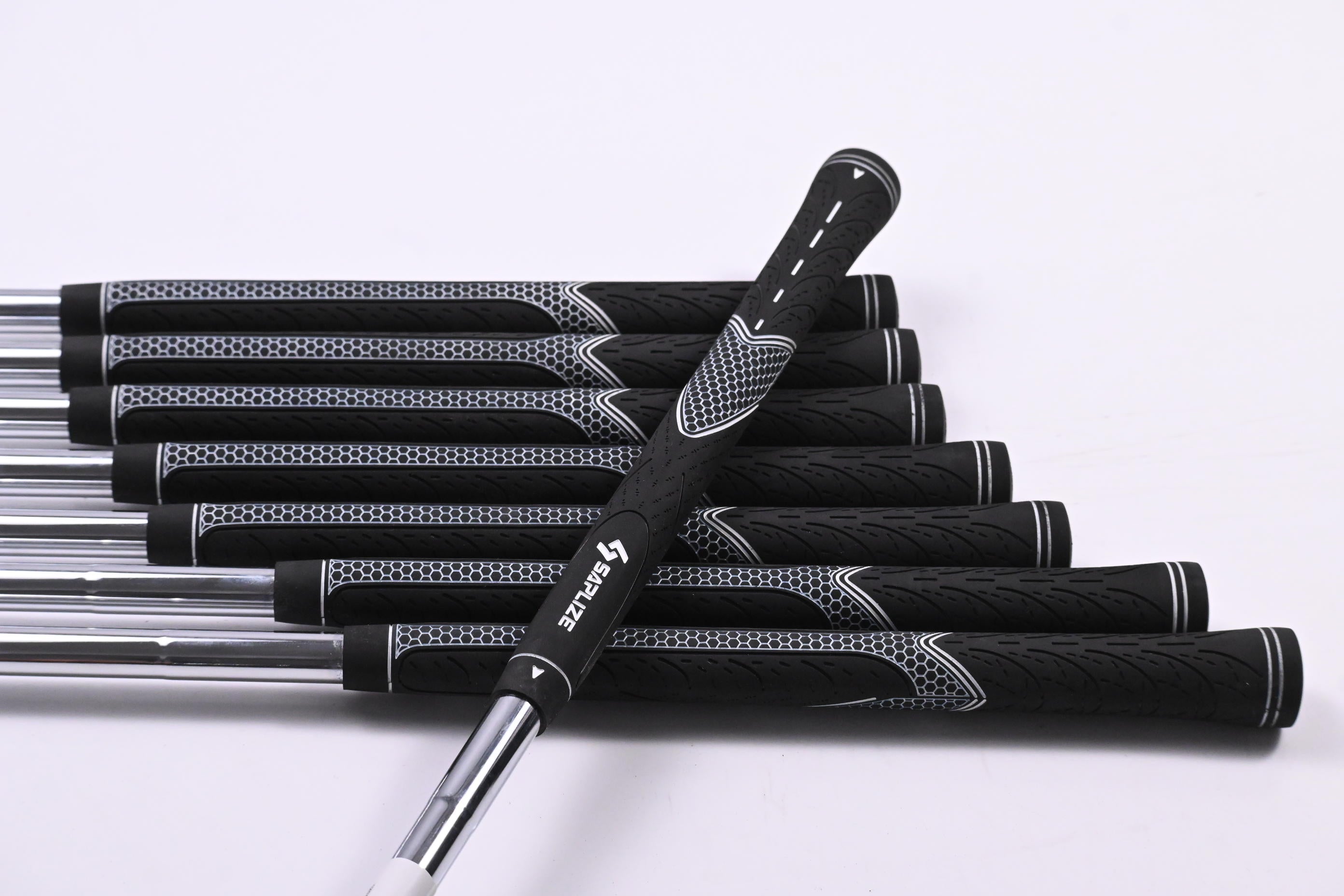Taylormade Qi Irons / 4-PW+GW / Regular Flex Steel Shafts