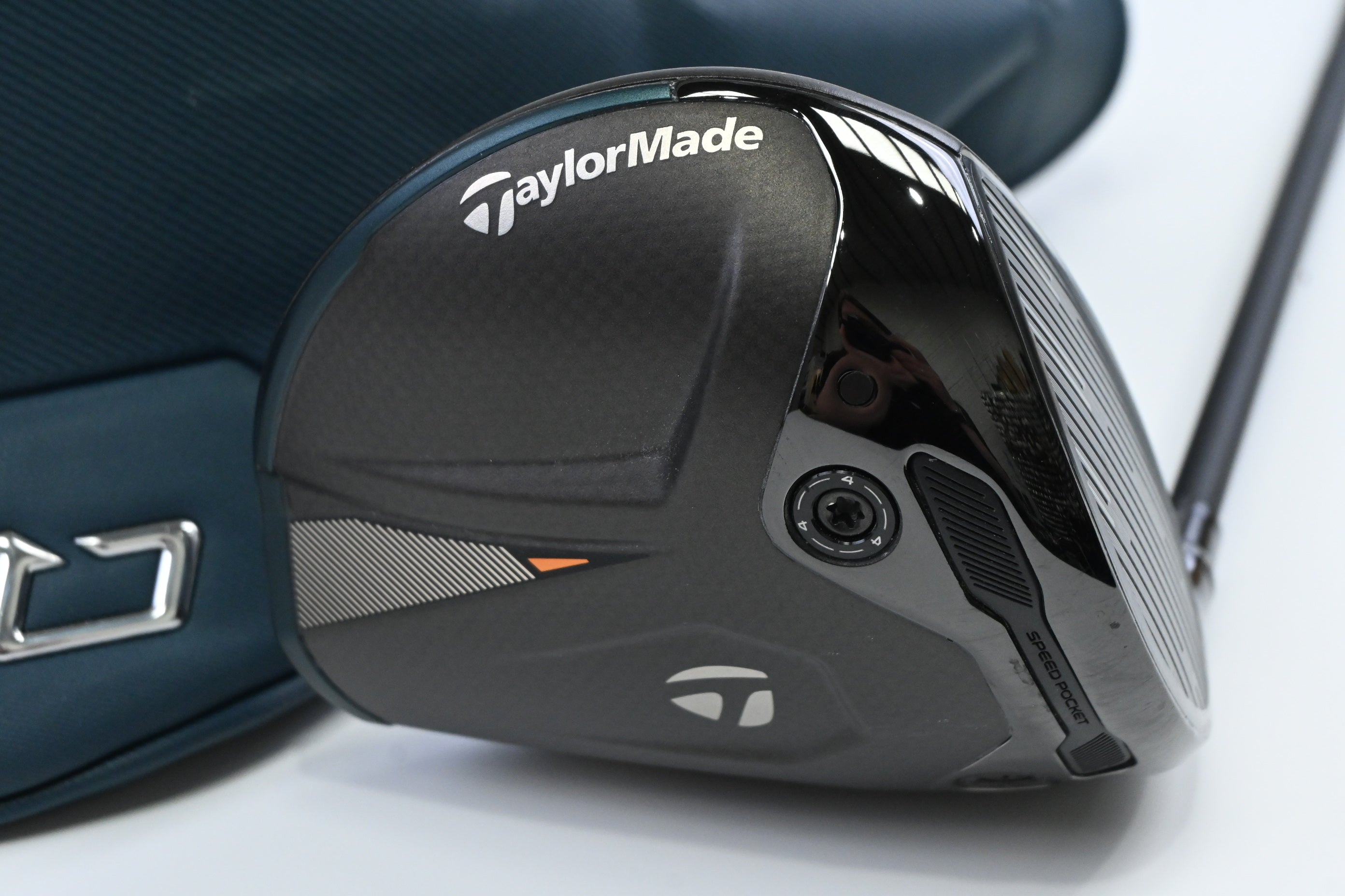 Taylormade Qi4D Driver / 9 Degree / Stiff Flex Taylormade Reax Red 60 Shaft