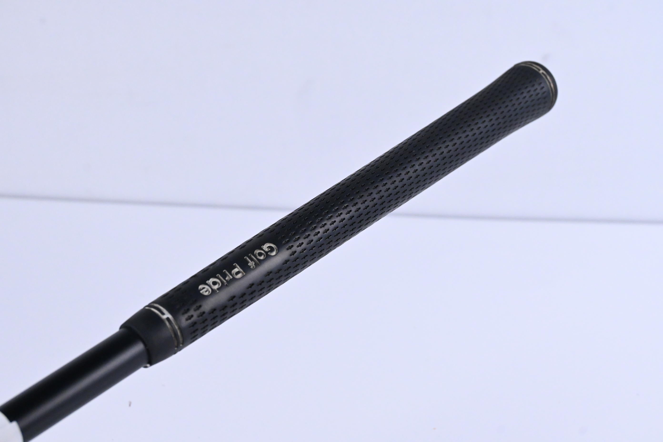 Titleist 913 D2 Driver / 8.5 Degree / Regular Flex Aldila RIP Alpha 60 Shaft