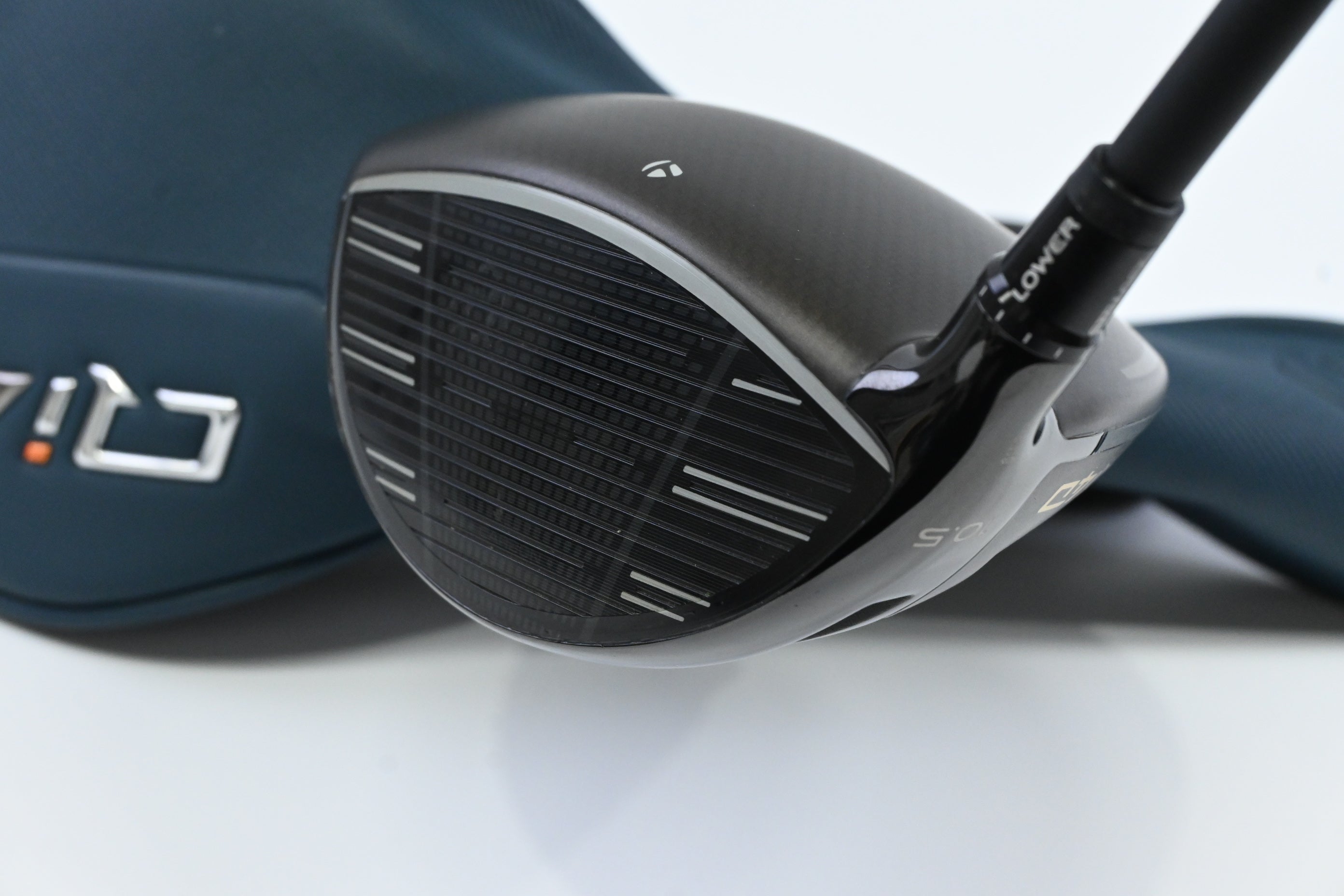 Taylormade Qi4D Driver / 10.5 Degree / Stiff Flex Kai'li Dark Waves White 60