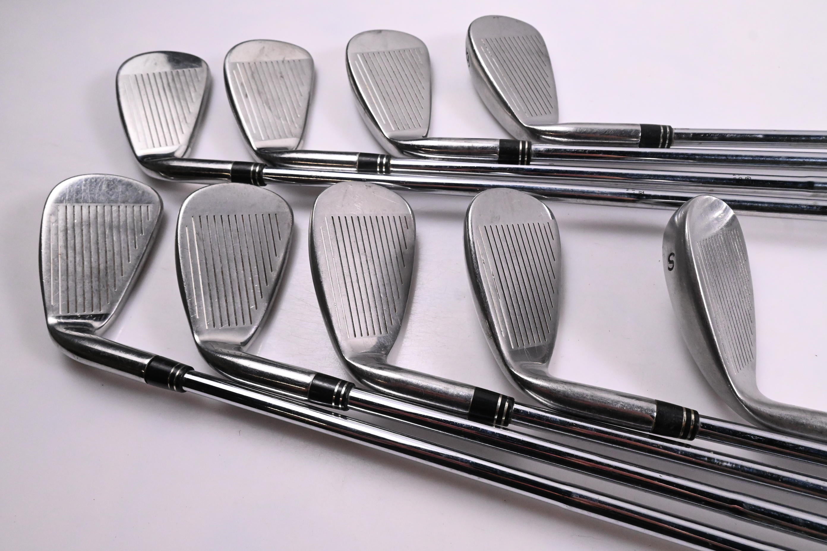 Taylormade R7 Irons / 3-PW+SW / Stiff Flex Taylormade Shafts