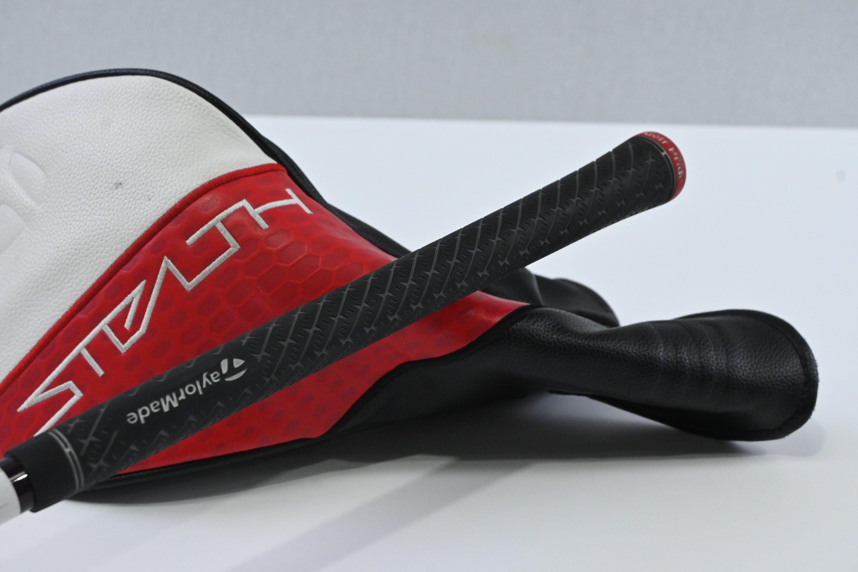 Taylormade Stealth 2 HD Driver / 10.5 Degree / Regular Flex Fujikura Speeder NX