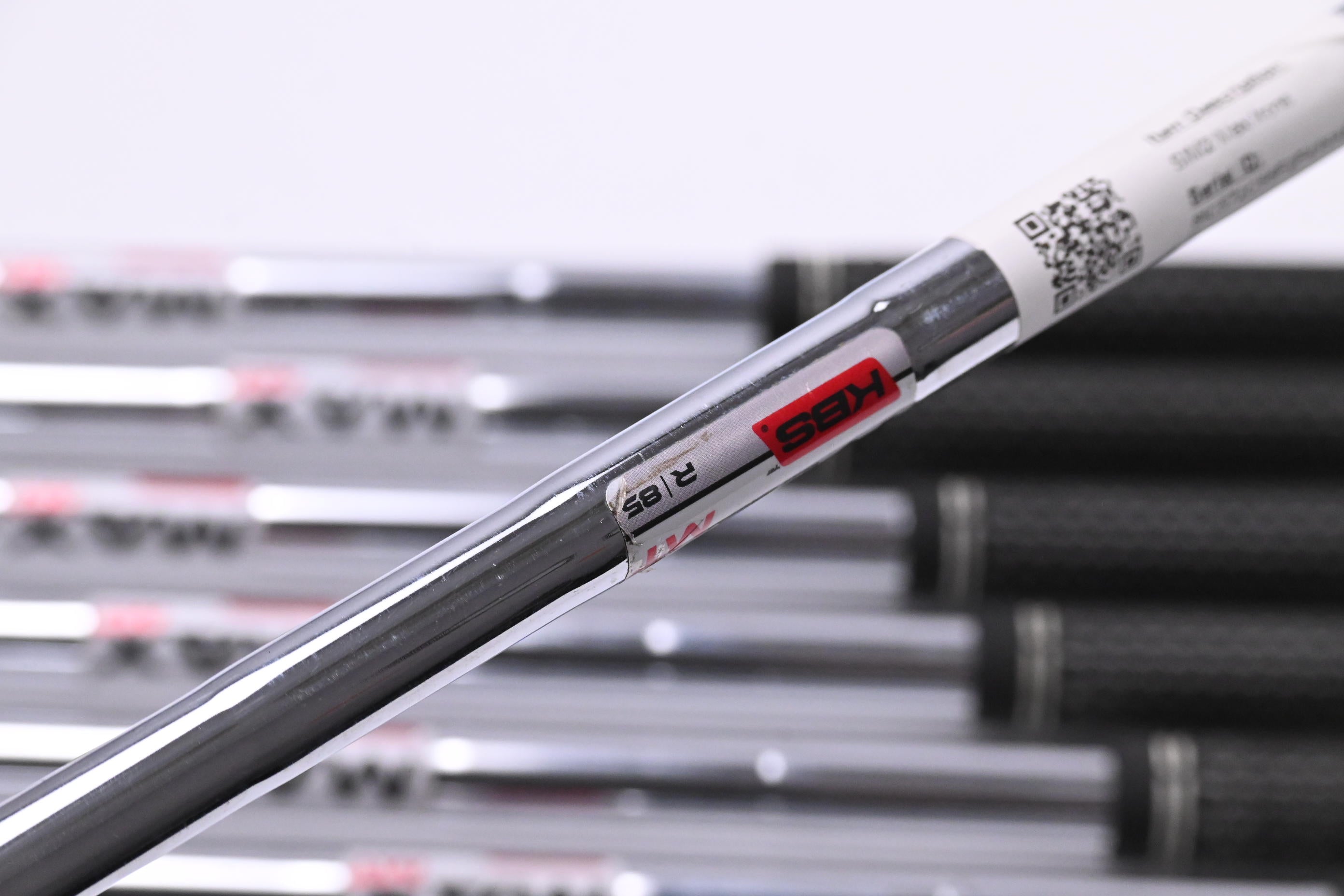 Taylormade SIM2 Max Irons / 5-PW+SW / Regular Flex KBS Max MT 85 Shafts