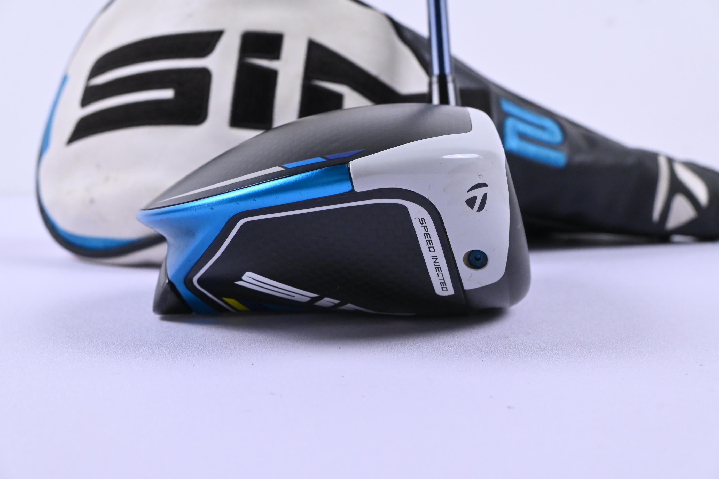 Taylormade SIM2 Max Driver / 10.5 Degree / Regular Flex Ventus Blue 5 Shaft