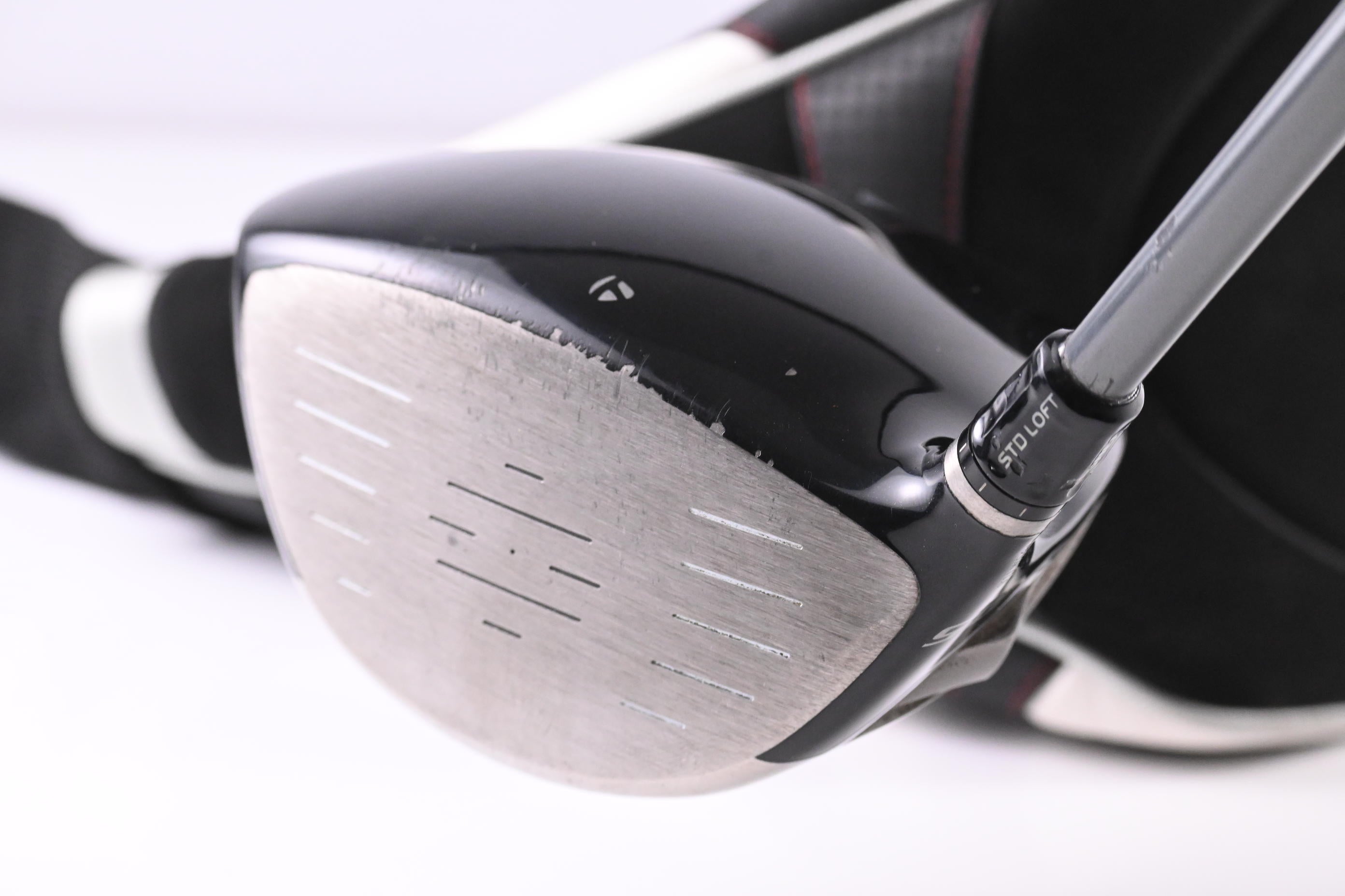Taylormade R9 Driver / 10.5 Degree / Regular Flex Matrix Ozik Shaft