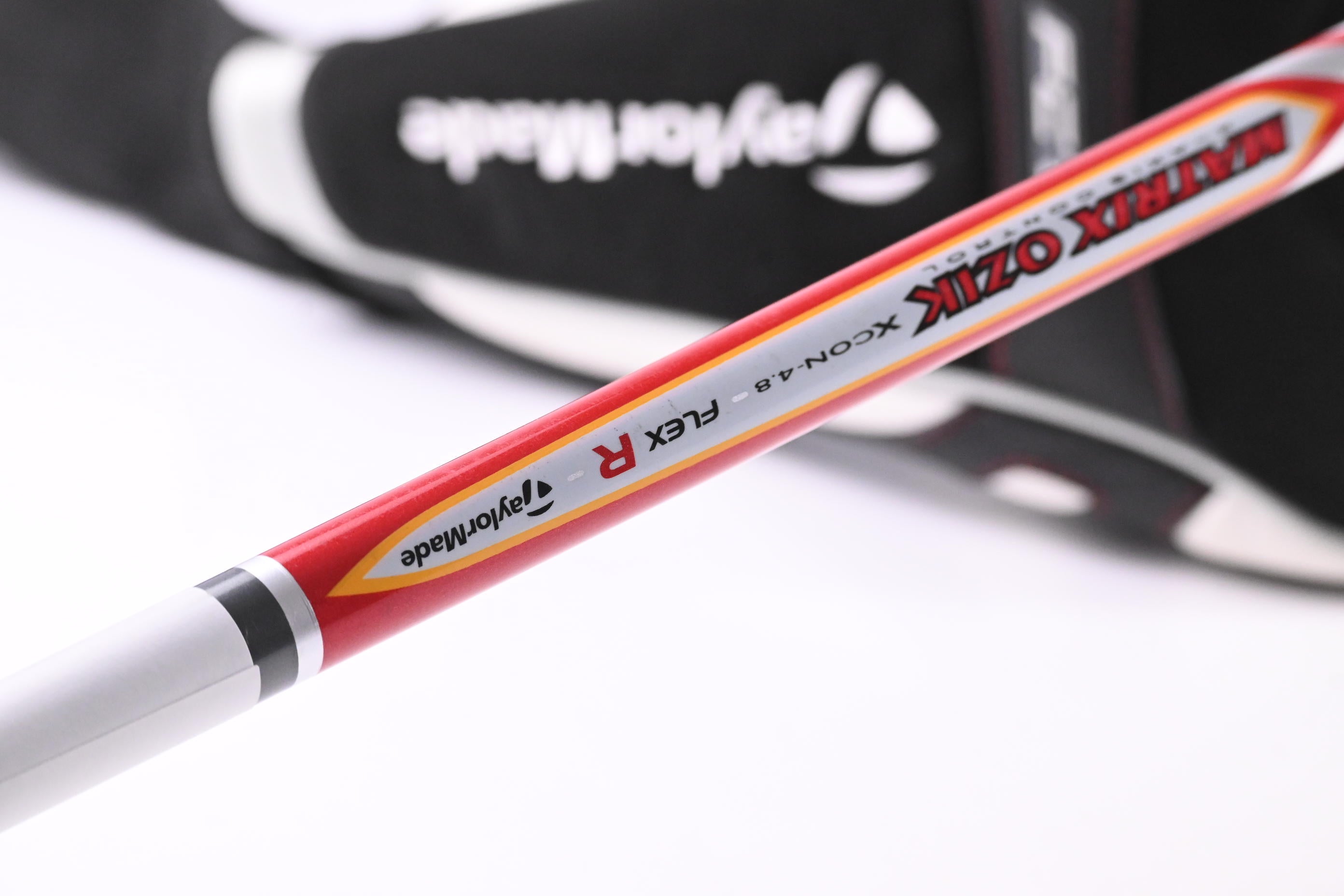 Taylormade R9 Driver / 10.5 Degree / Regular Flex Matrix Ozik Shaft