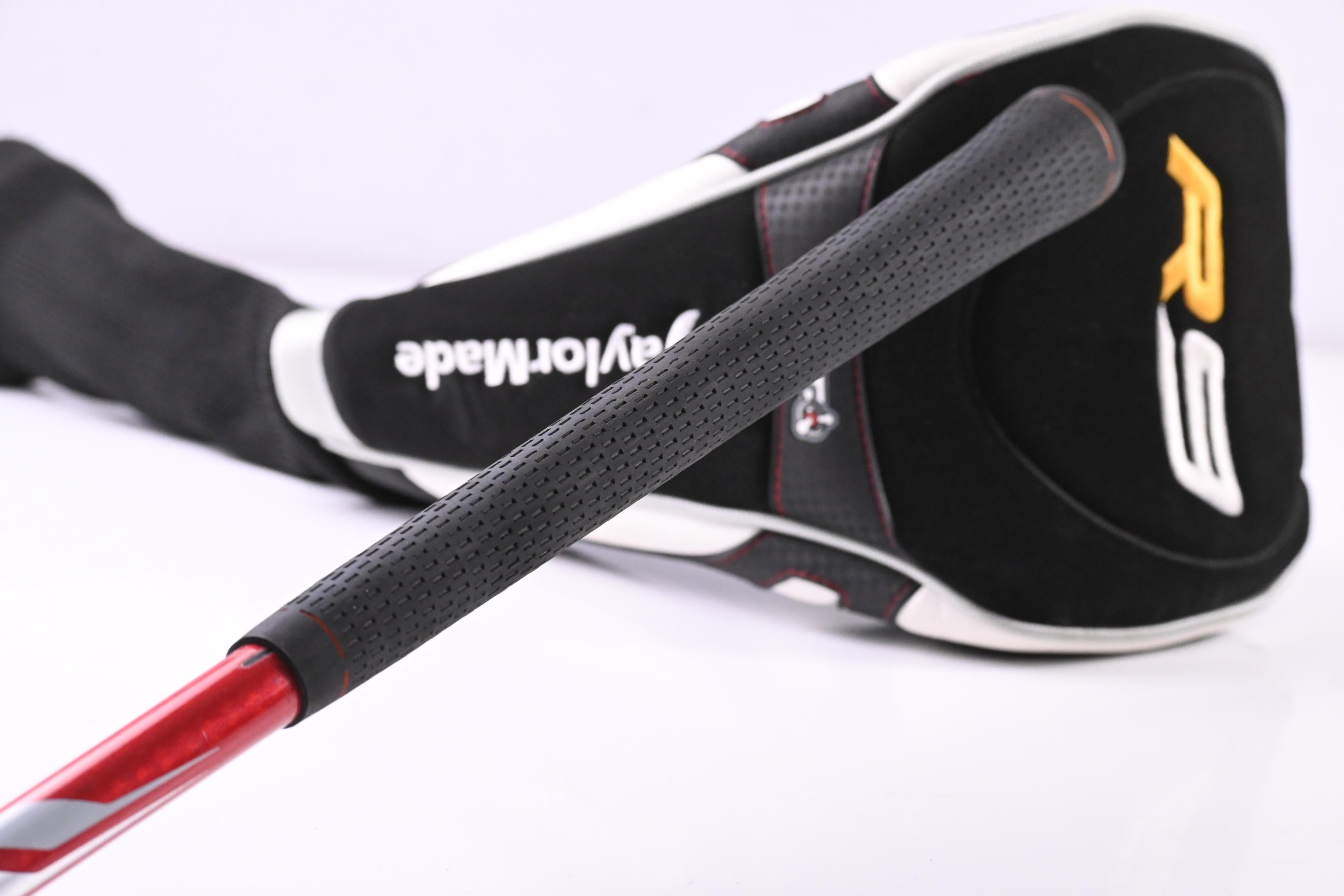 Taylormade R9 Driver / 10.5 Degree / Regular Flex Matrix Ozik Shaft