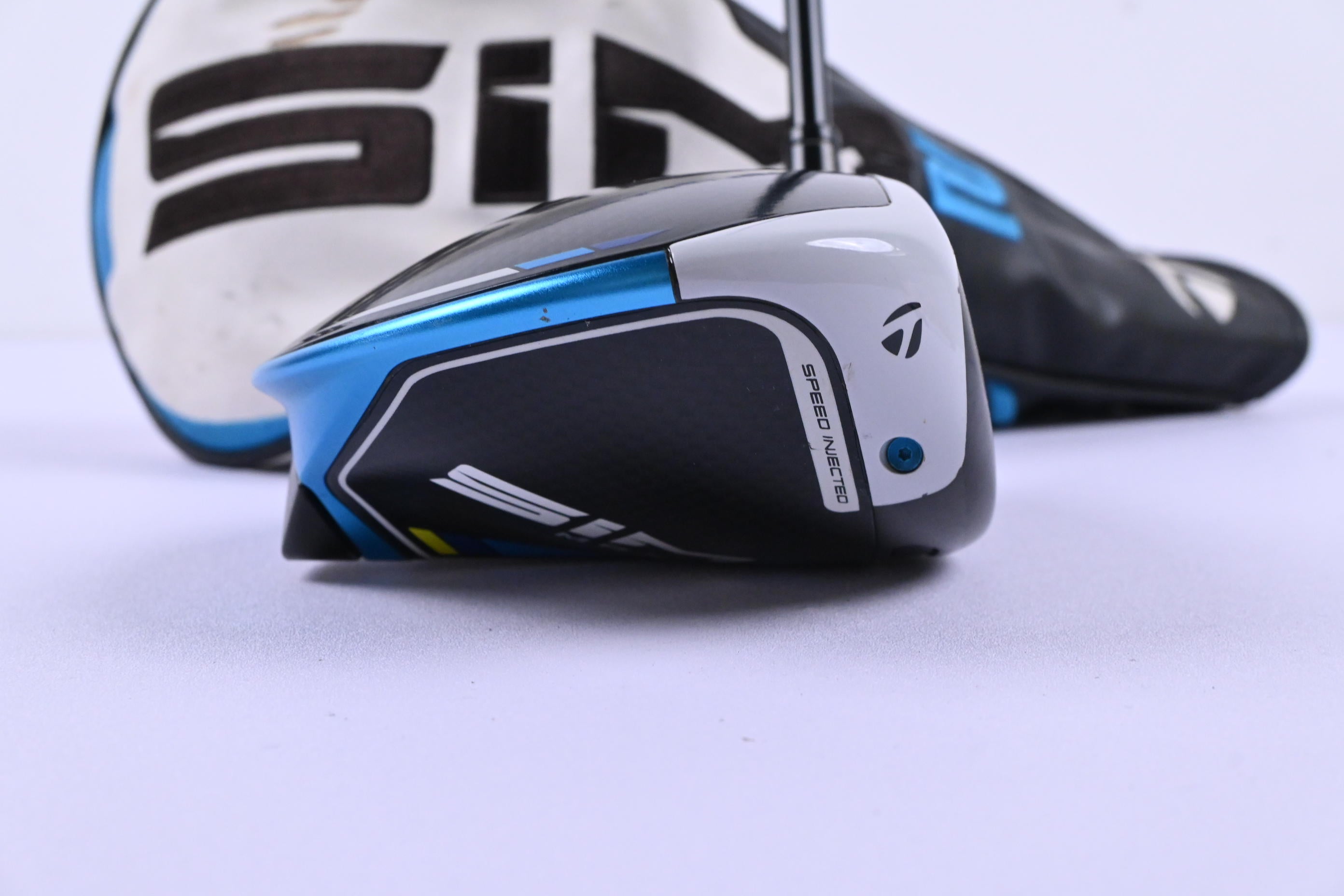 Taylormade SIM2 Max D Driver / 10.5 Degree / Stiff Flex Kai'li Blue 60 Shaft