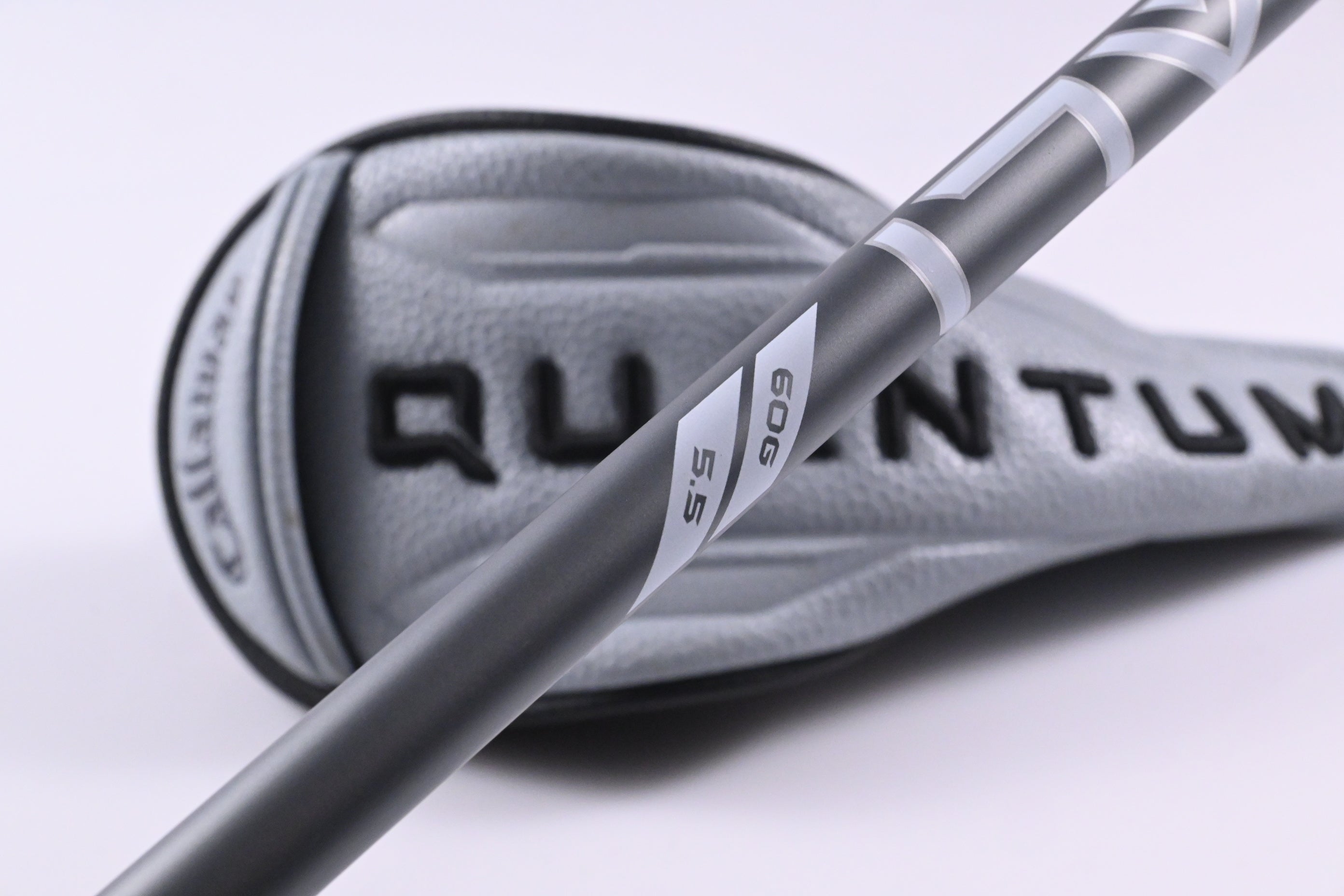 Callaway Quantum Max #4 Hybrid / 21 Degree / Regular Flex Denali Silver 60 Shaft