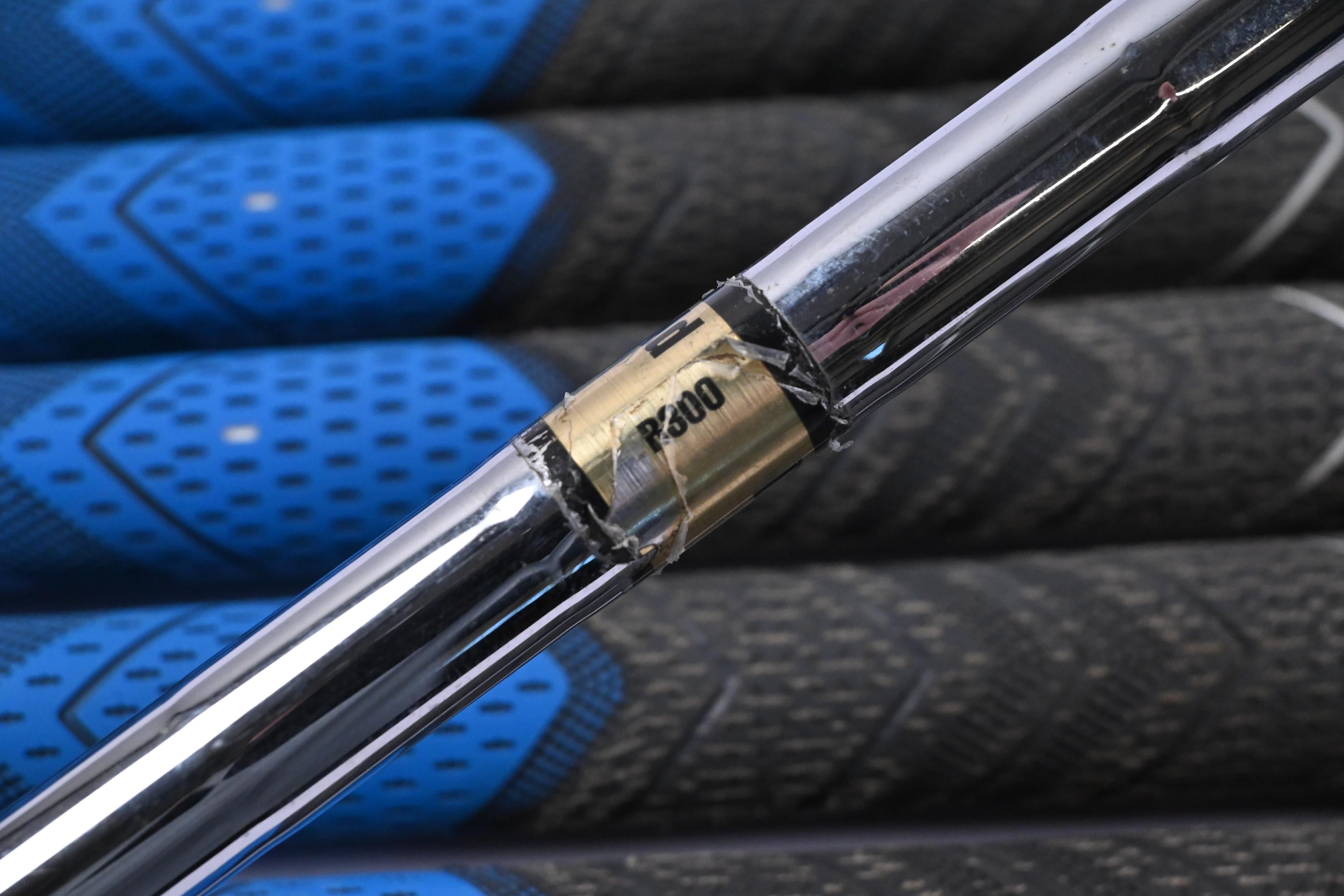 Mizuno MX-900 Irons / 4-PW / Regular Flex Dynamic Gold Lite R300 Shafts