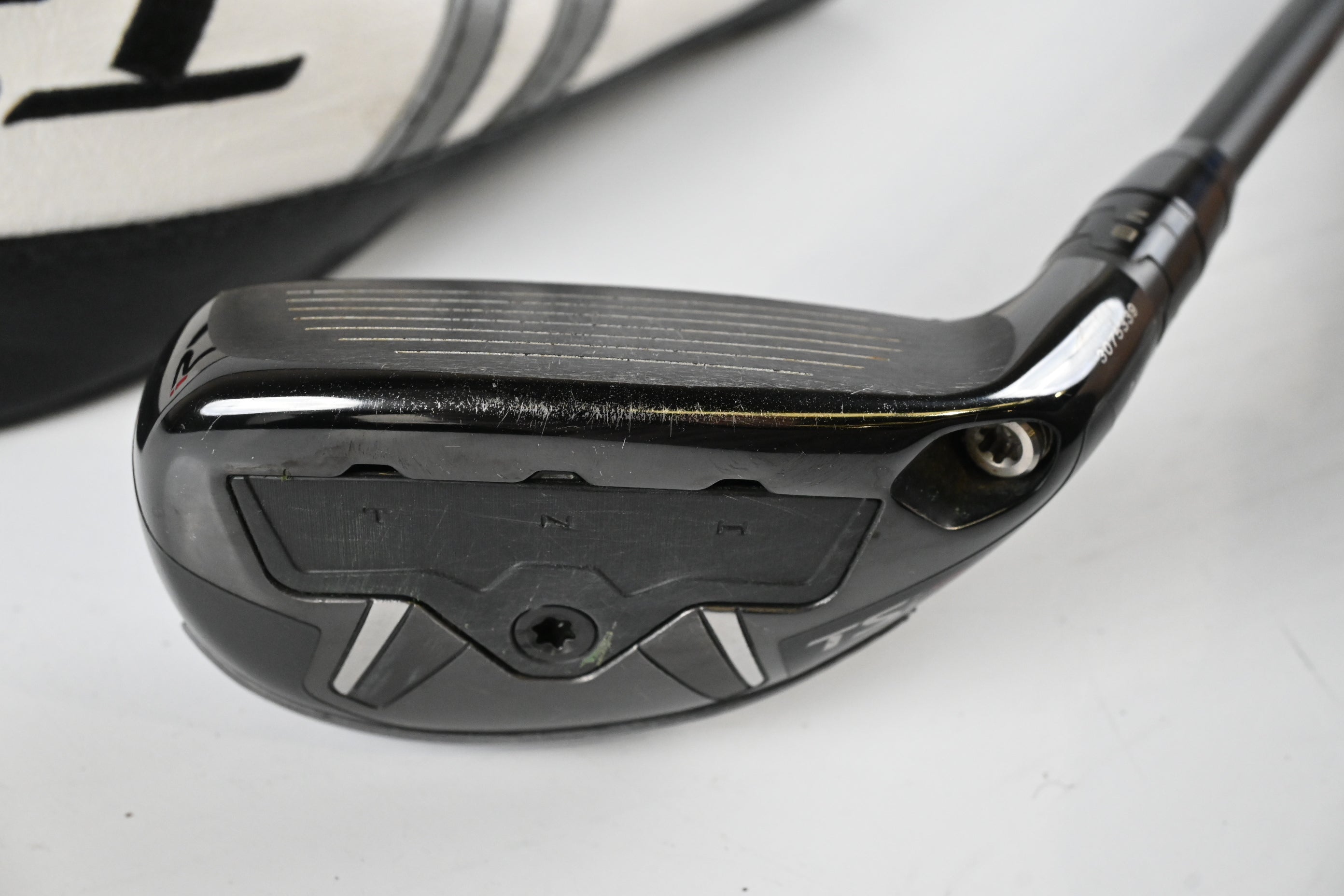 Titleist TSi3 #2 Hybrid / 18 Degree / X-Flex Tour AD IZ-95 Shaft