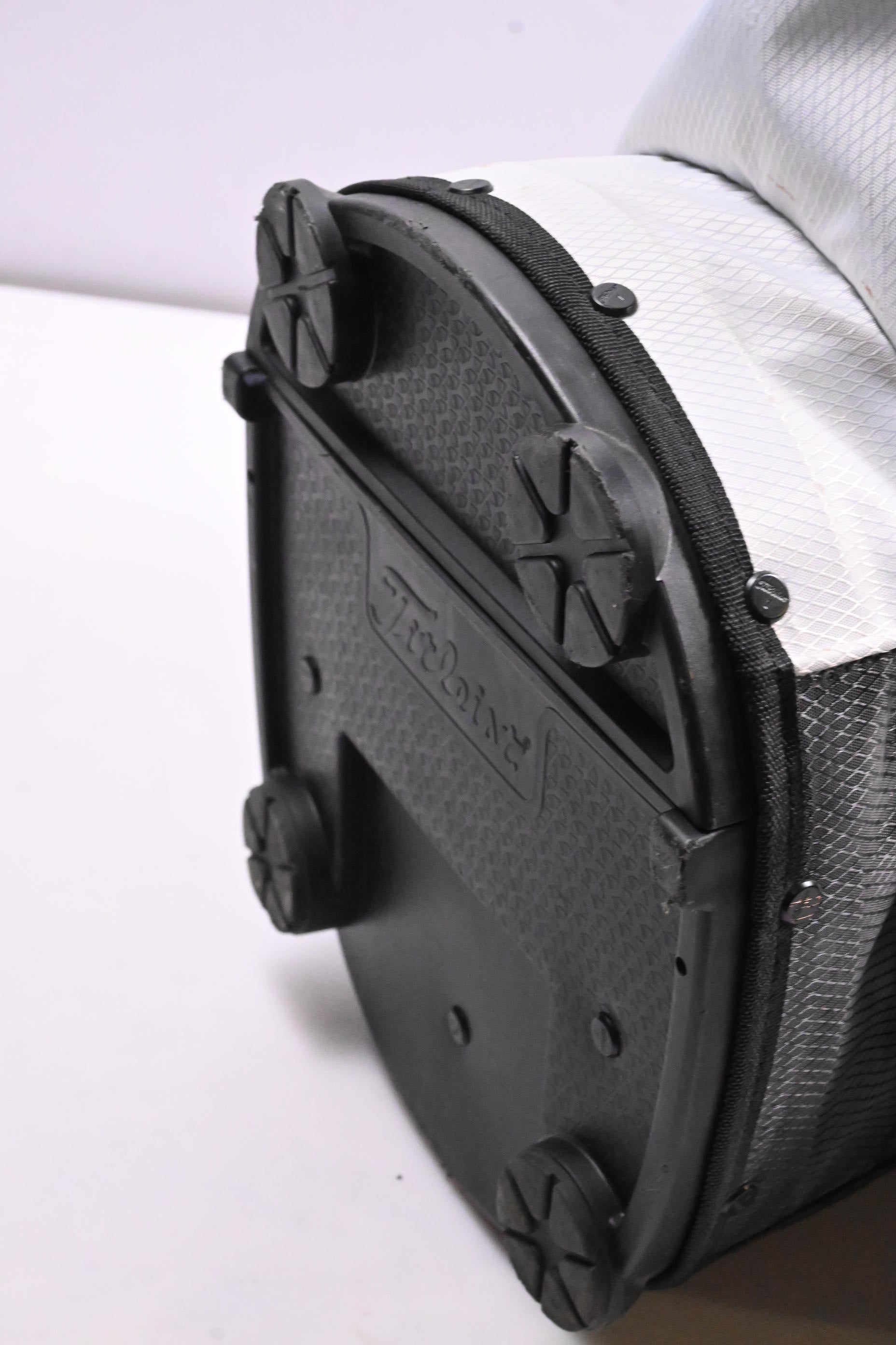 Titleist Players 14 StaDry Stand Bag / 14-Way Divider / Black, White, Yellow