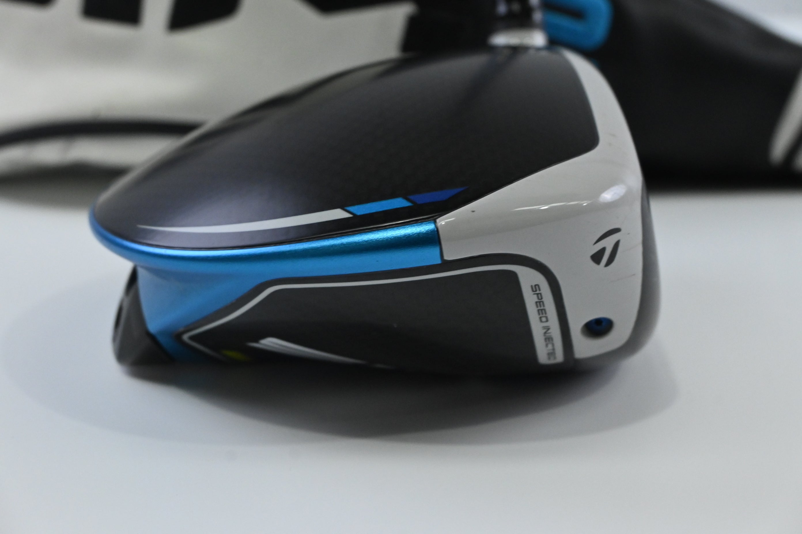 Taylormade SIM2 Max Driver / 10.5 Degree / Regular Flex Fujikura Ventus Blue 5