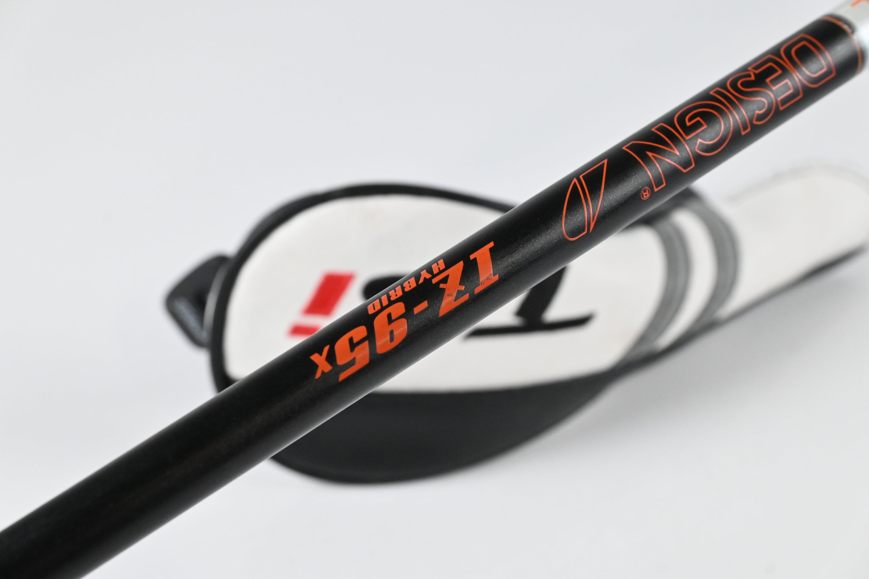 Titleist TSi3 #2 Hybrid / 18 Degree / X-Flex Tour AD IZ-95 Shaft