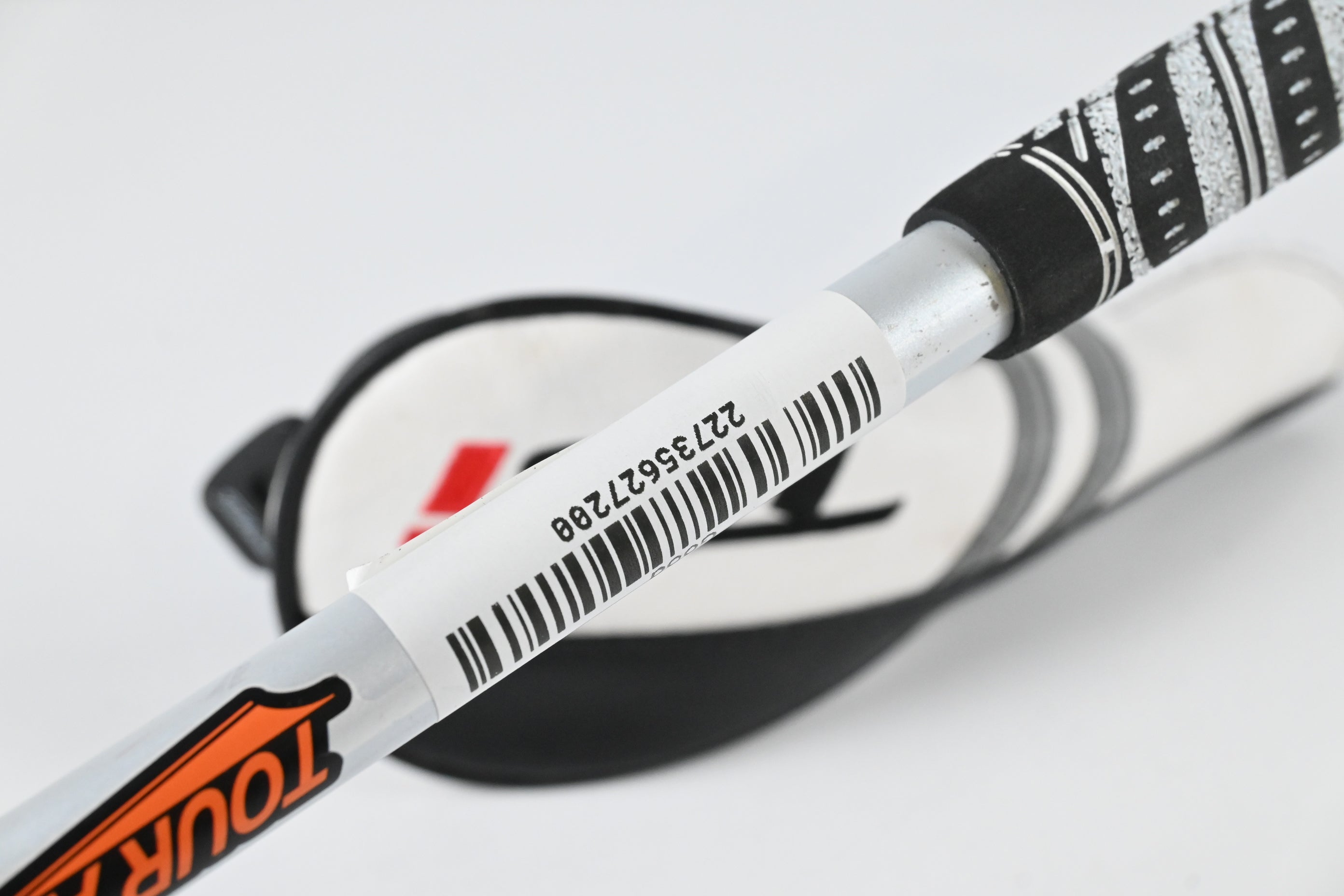 Titleist TSi3 #2 Hybrid / 18 Degree / X-Flex Tour AD IZ-95 Shaft