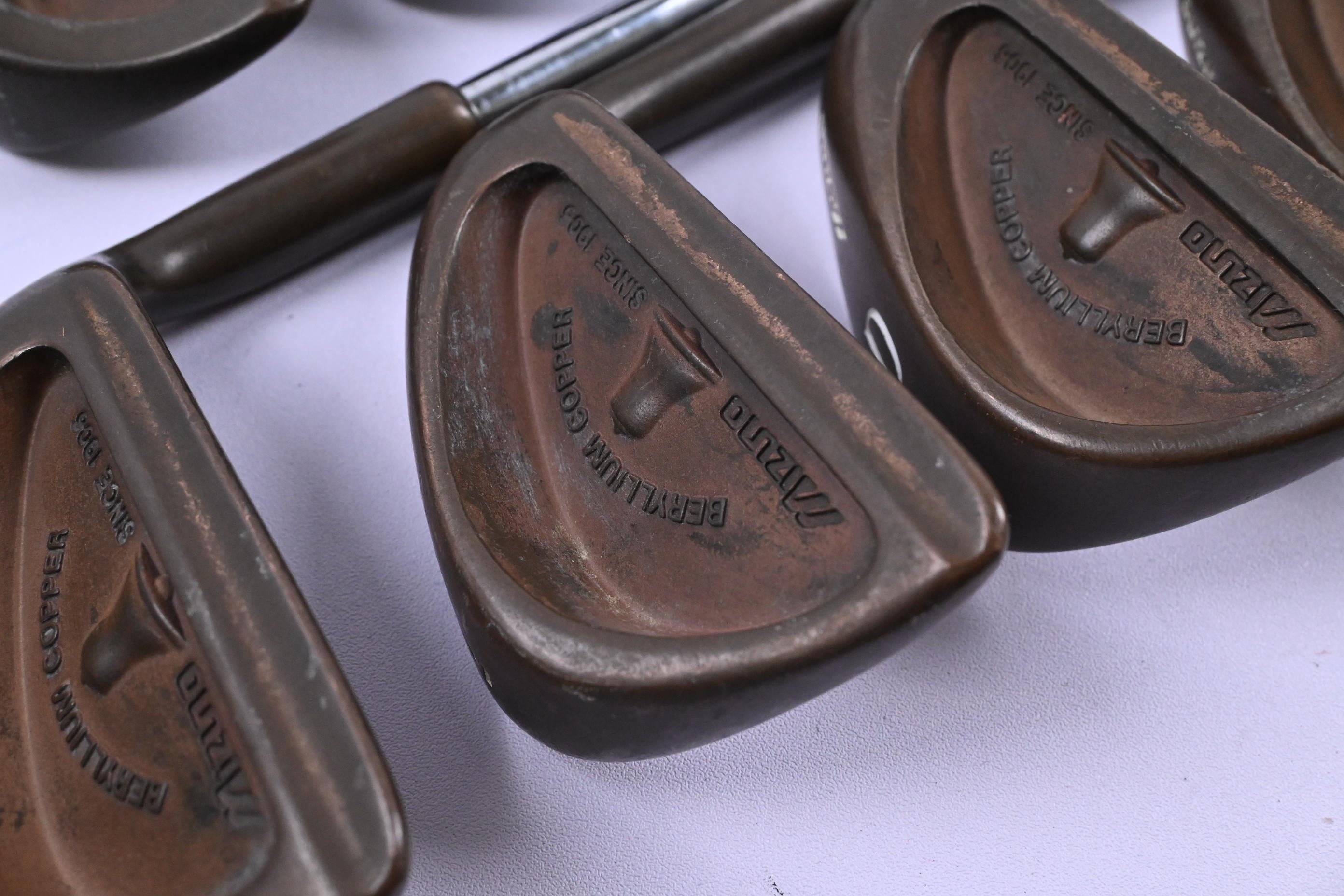 Mizuno Beryllium Copper Irons / 5-PW+SW / Regular Flex Dynamic Gold R400 Shafts