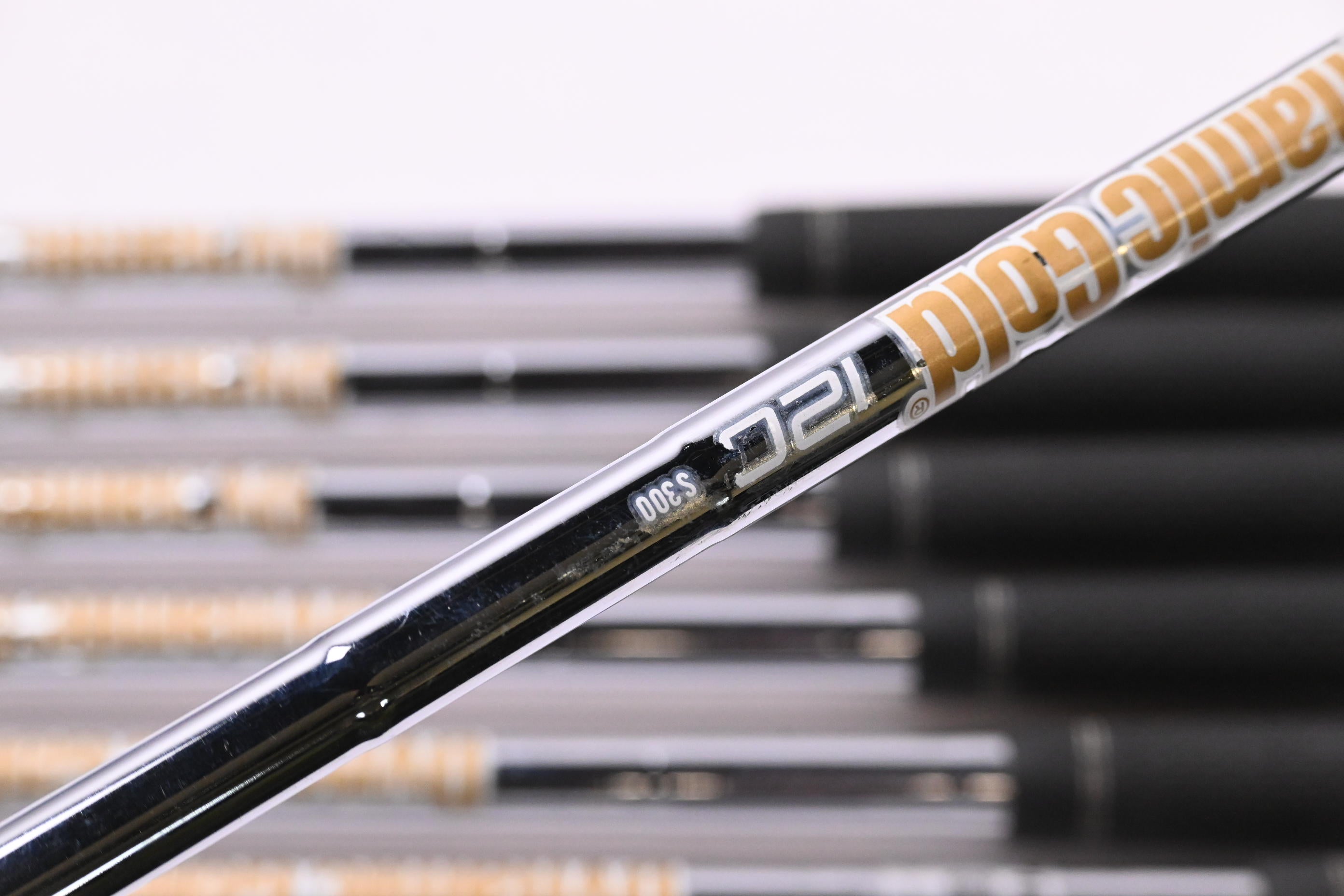 Ping G425 Irons / 5-PW+GW / Green Dot / Stiff Flex Dynamic Gold 120 S300 Shafts